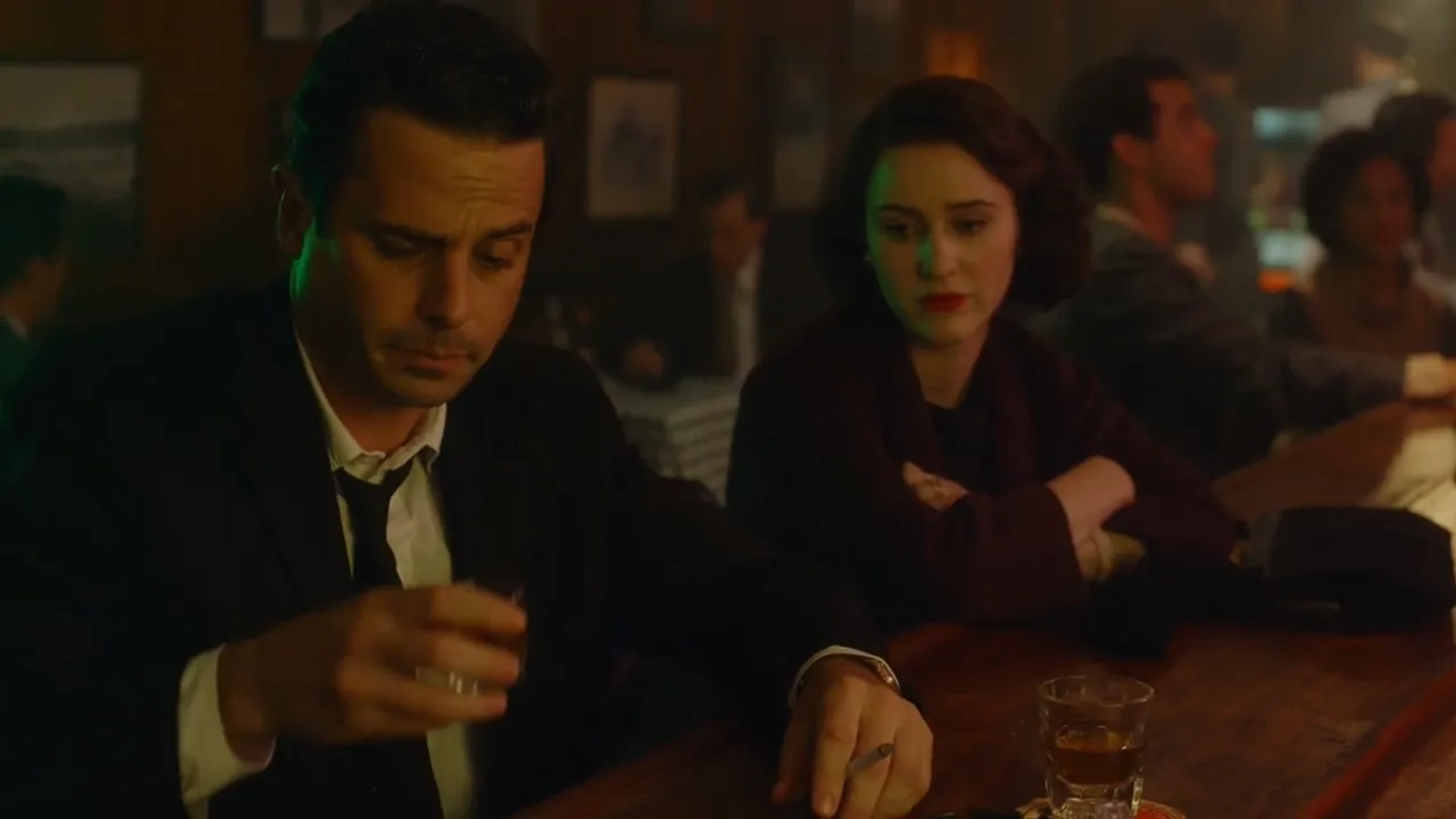 Luke Kirby and Rachel Brosnahan in The Marvelous Mrs. Maisel (2017)