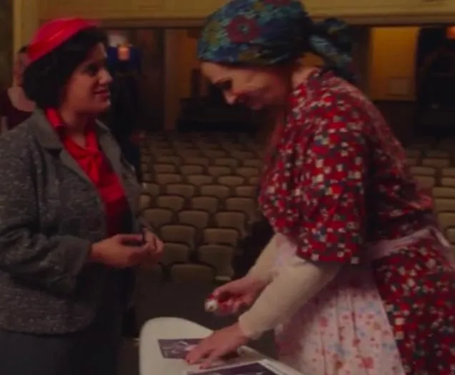 Stephanie Gould as Linda in "The Marvelous Mrs. Maisel" opposite Jane Lynch.