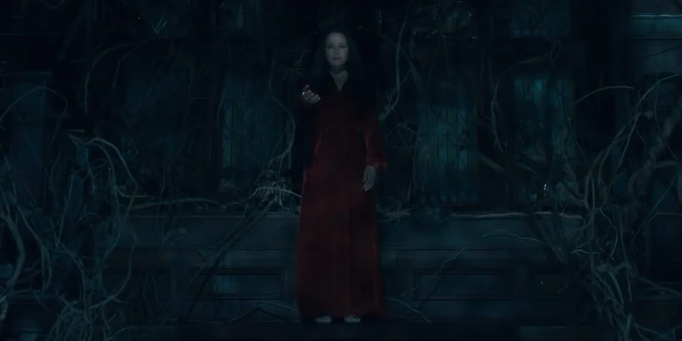 Carla Gugino in The Haunting of Hill House (2018)