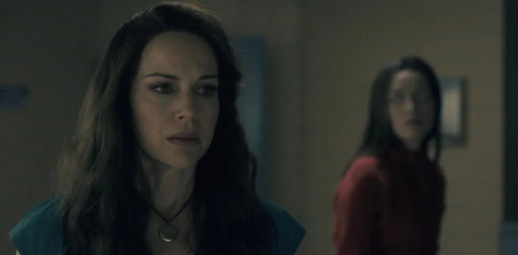 Carla Gugino in The Haunting of Hill House (2018)