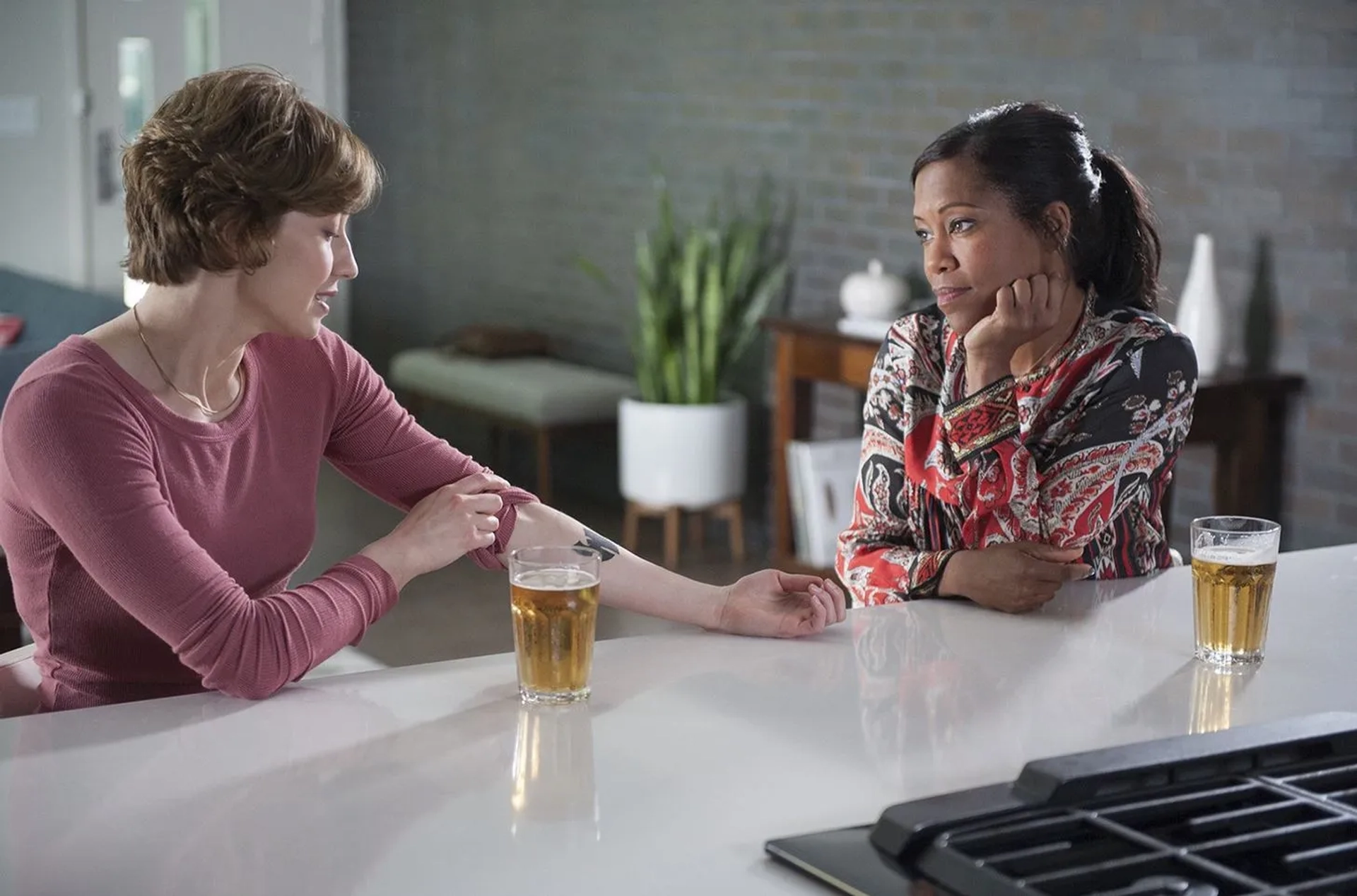 Regina King and Carrie Coon in The Leftovers (2014)