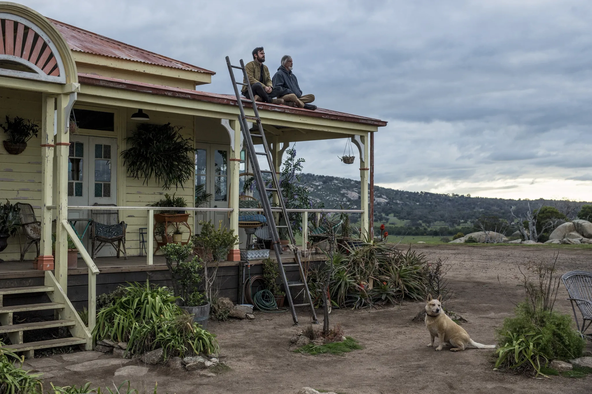 Scott Glenn and Justin Theroux in The Leftovers (2014)