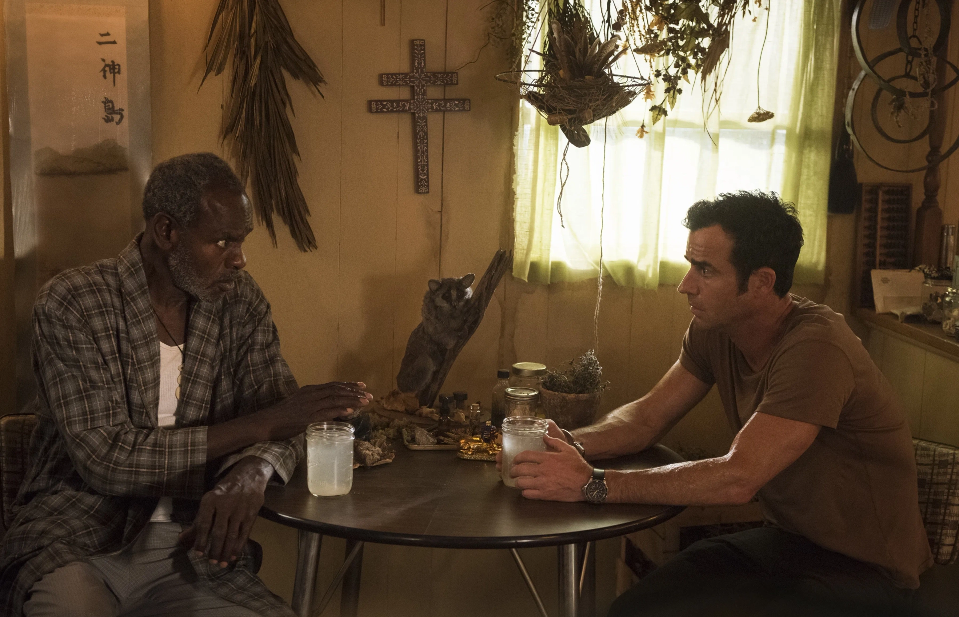 Justin Theroux and Steven Williams in The Leftovers (2014)