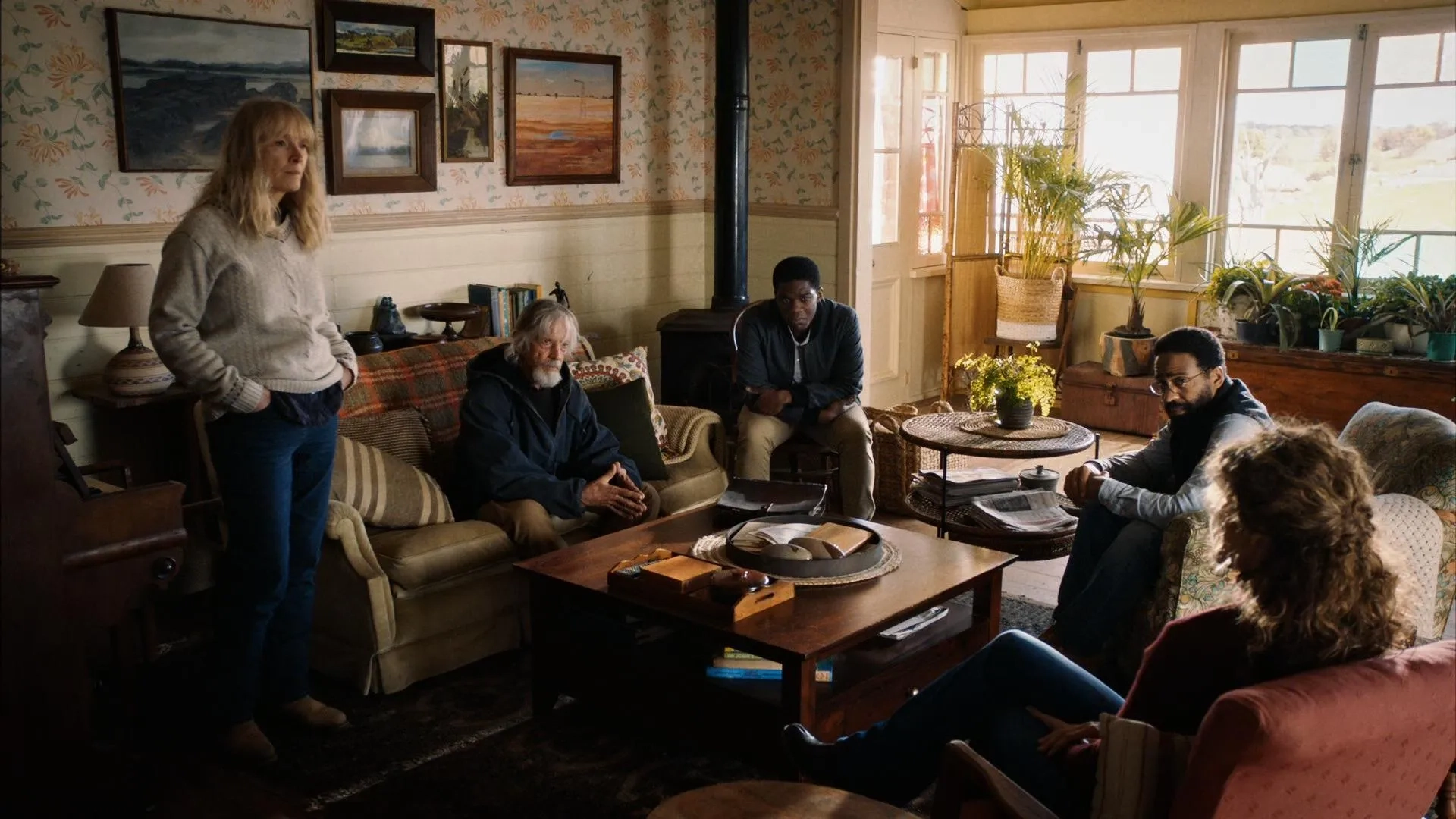 Amy Brenneman, Scott Glenn, Kevin Carroll, Lindsay Duncan, and Jovan Adepo in The Leftovers (2014)