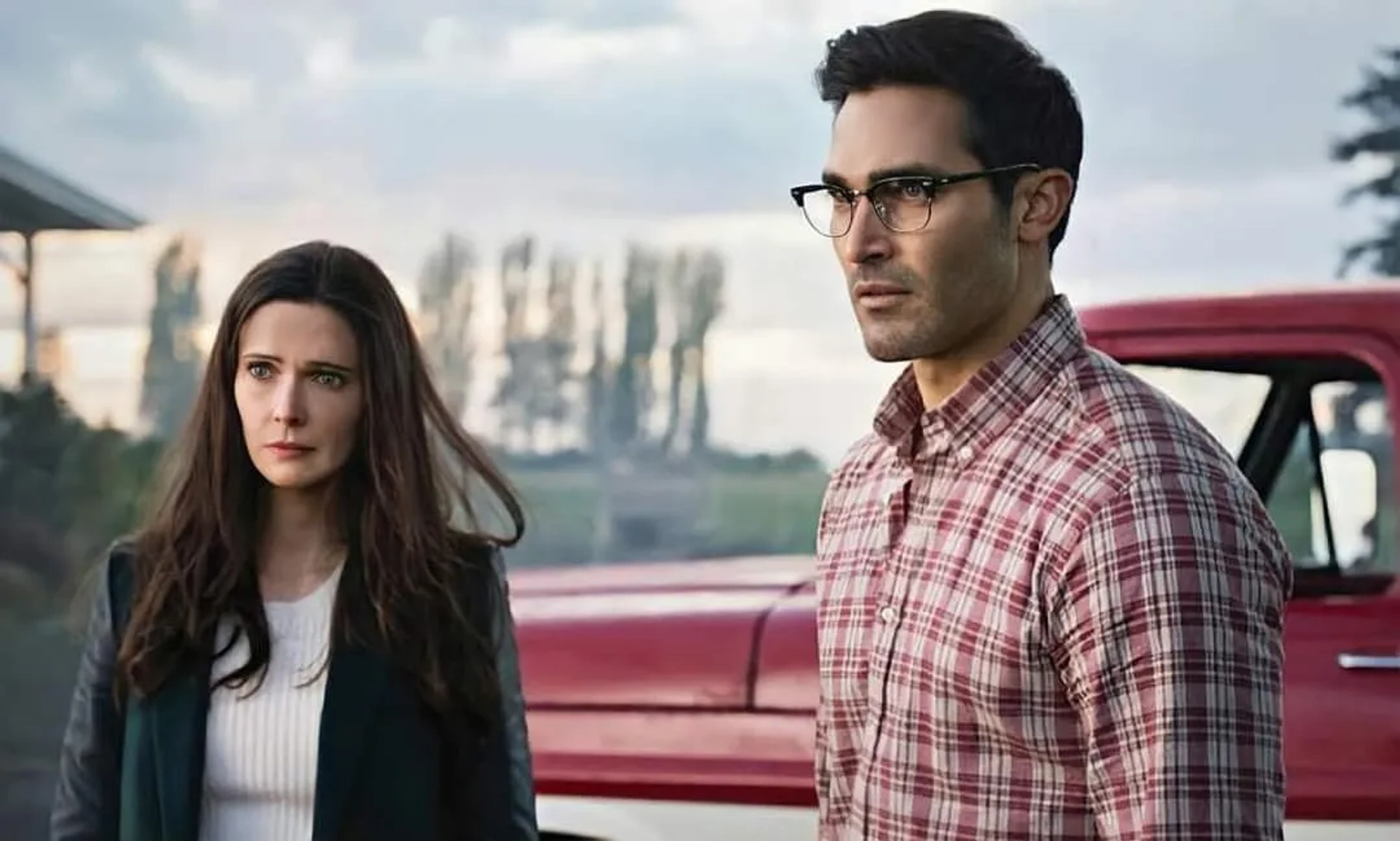 Tyler Hoechlin and Elizabeth Tulloch in Superman & Lois (2021)