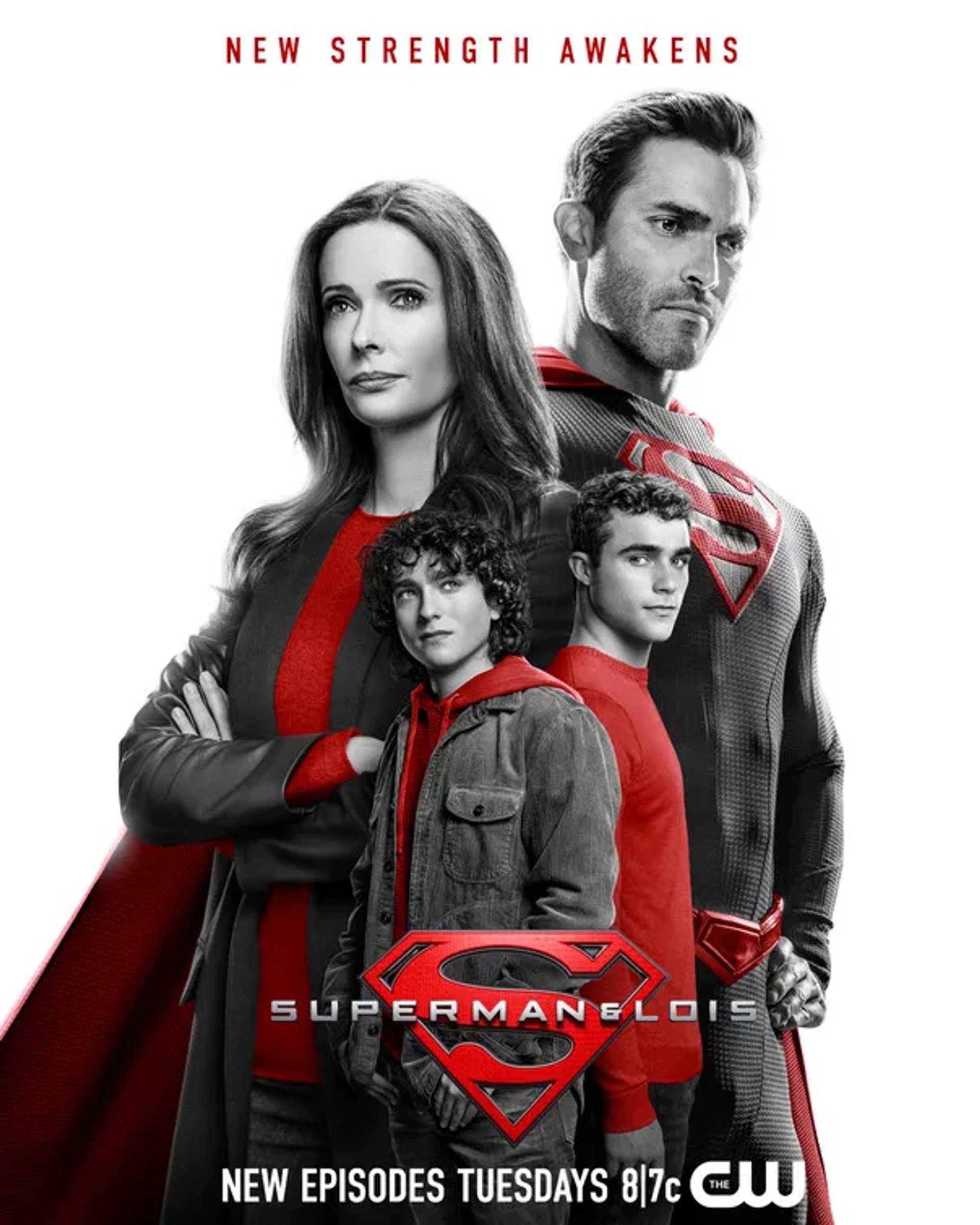 Tyler Hoechlin, Elizabeth Tulloch, Alex Garfin, and Jordan Elsass in Superman & Lois (2021)