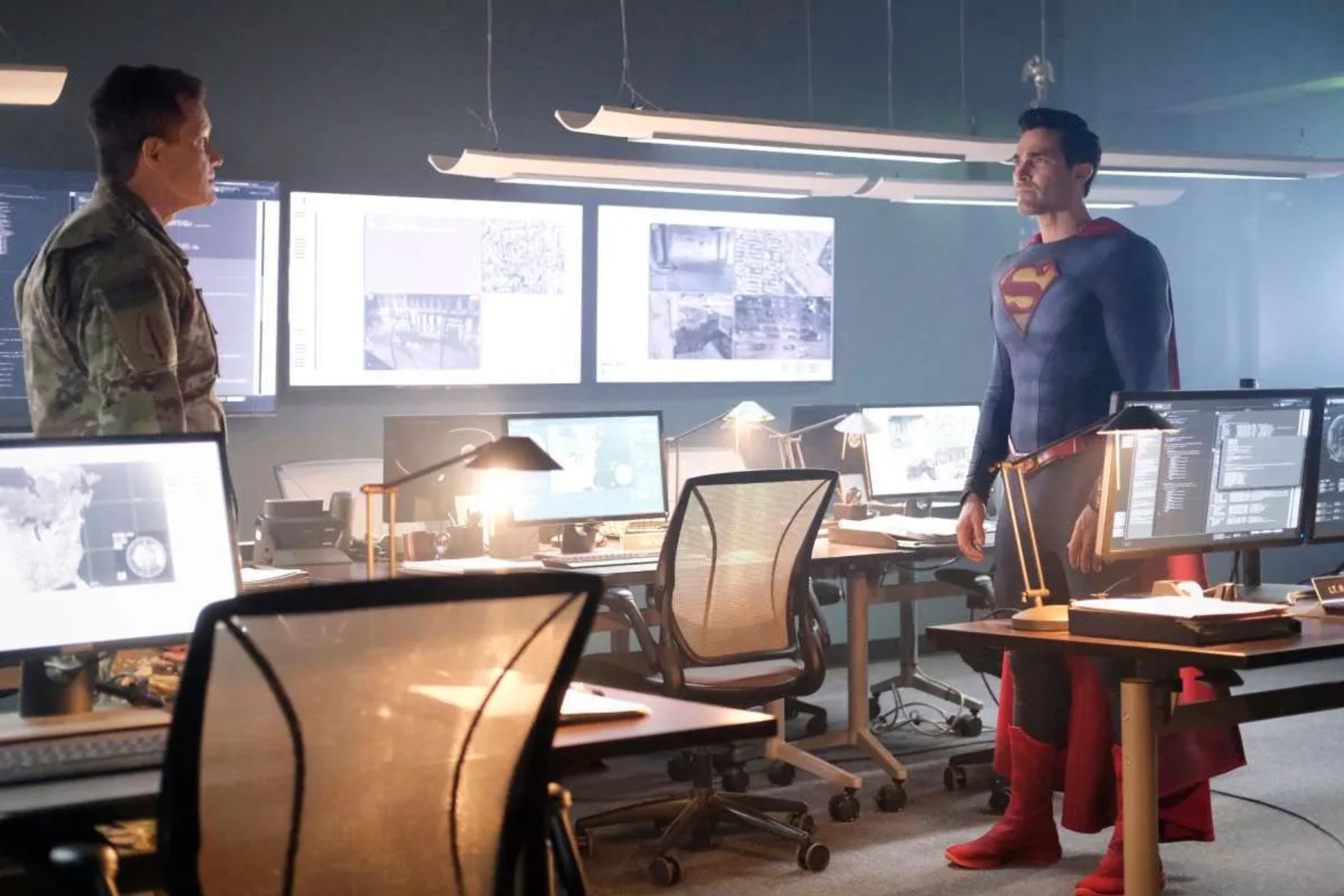 Tyler Hoechlin and Dylan Walsh in Superman & Lois (2021)