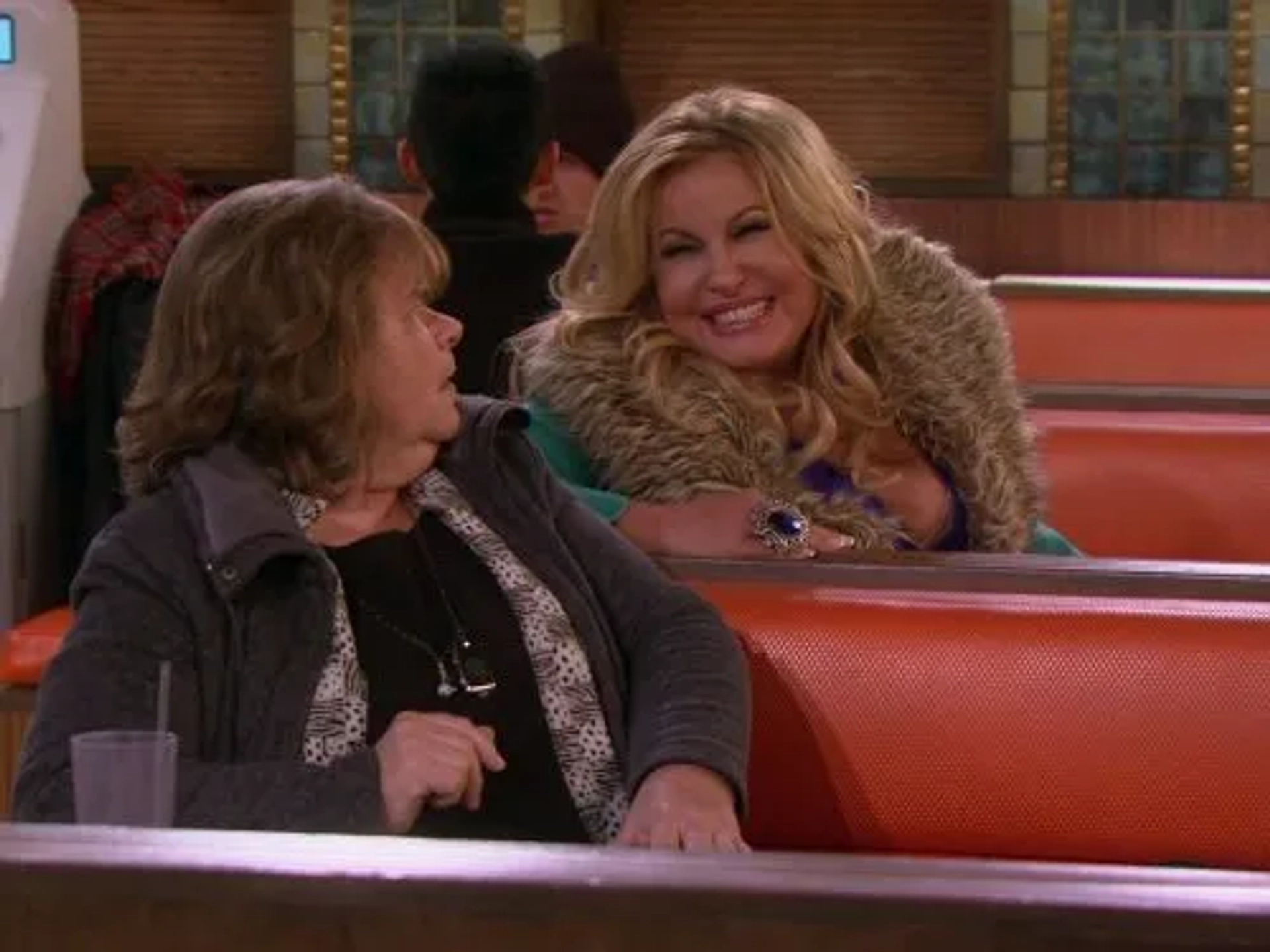 Jennifer Coolidge and Wendy Worthington in 2 Broke Girls (2011)