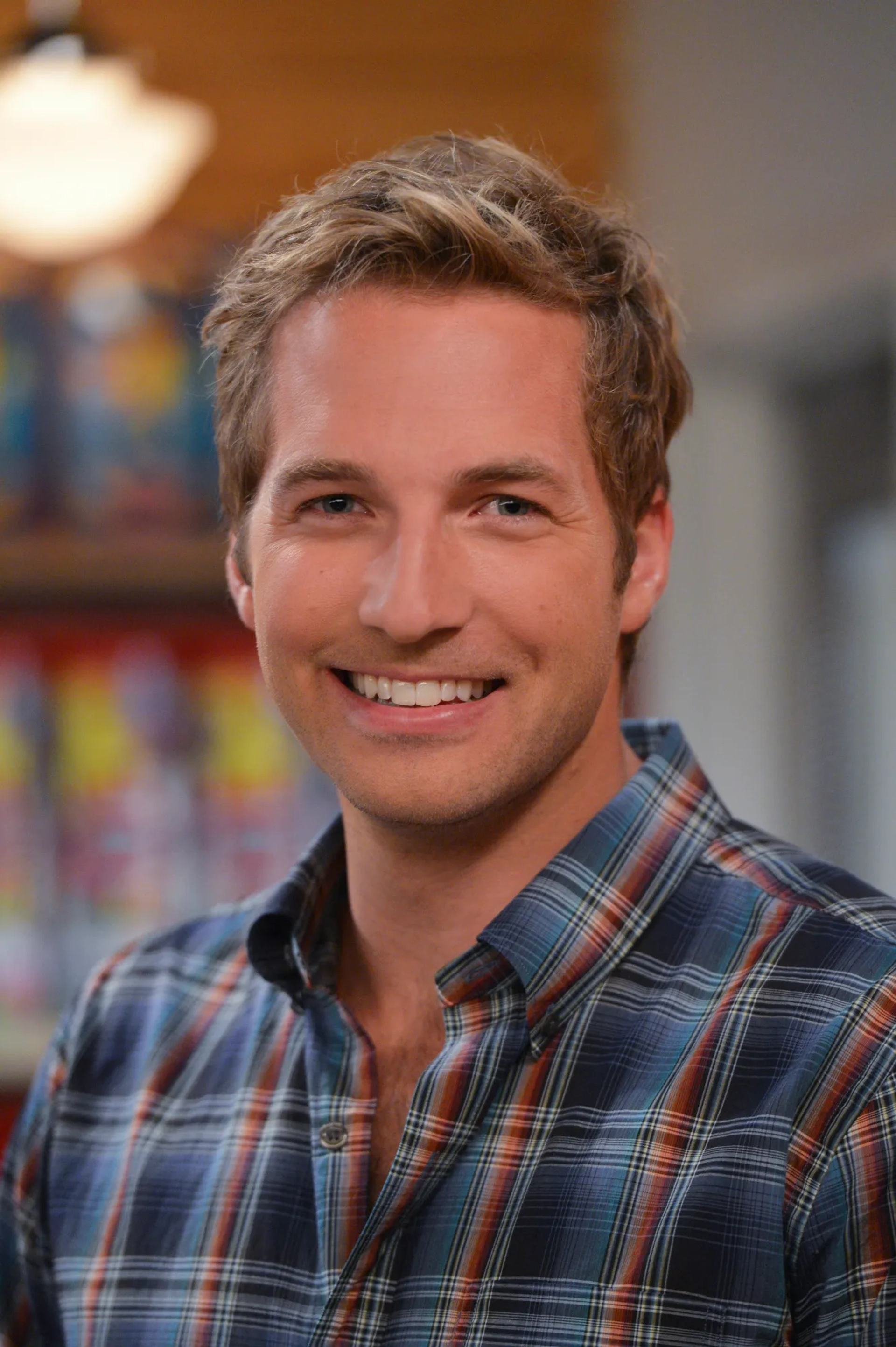 Ryan Hansen in 2 Broke Girls (2011)