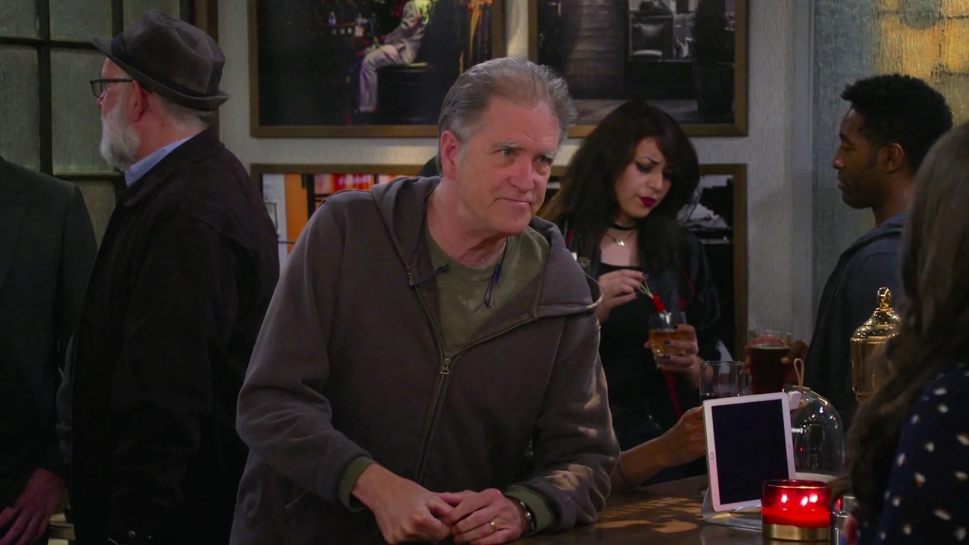 Allan Havey in 2 Broke Girls (2011)