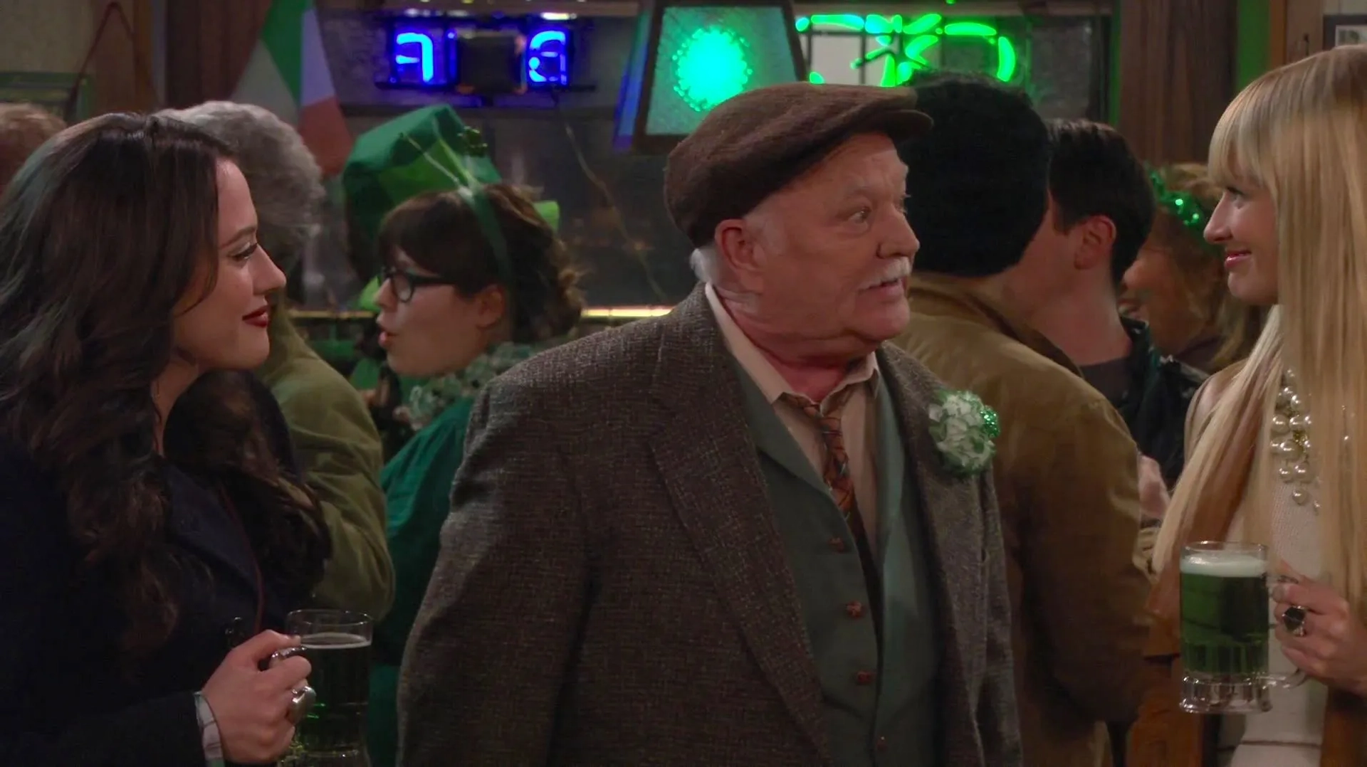 Brian Doyle-Murray, Kat Dennings, and Beth Behrs in 2 Broke Girls (2011)