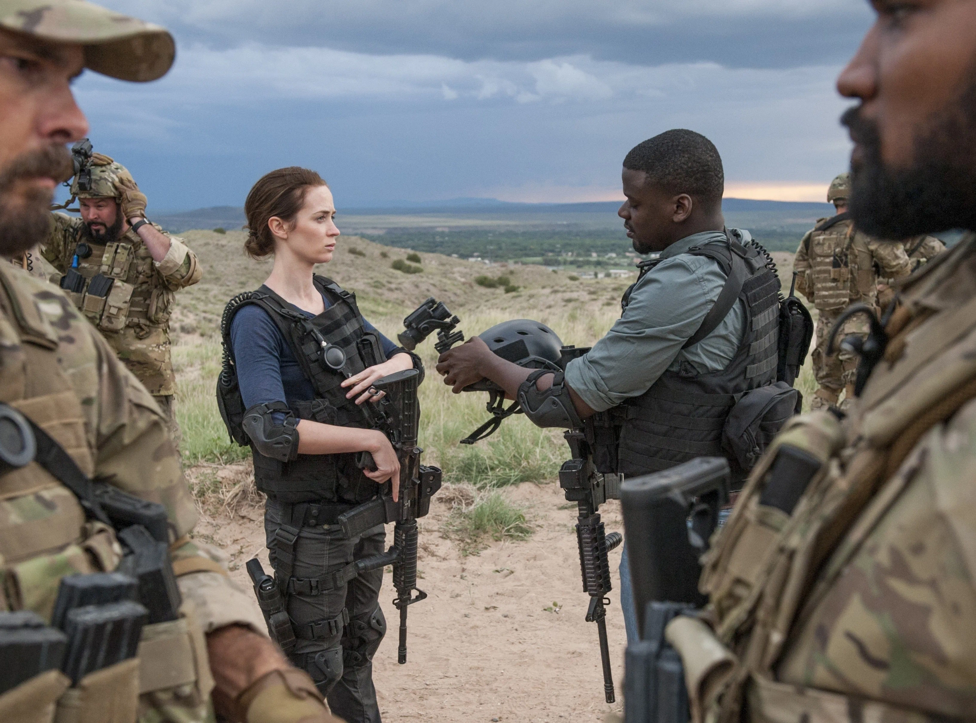 Emily Blunt, Daniel Kaluuya, Michael Fletcher, and Matthew Jenkins in Sicario (2015)