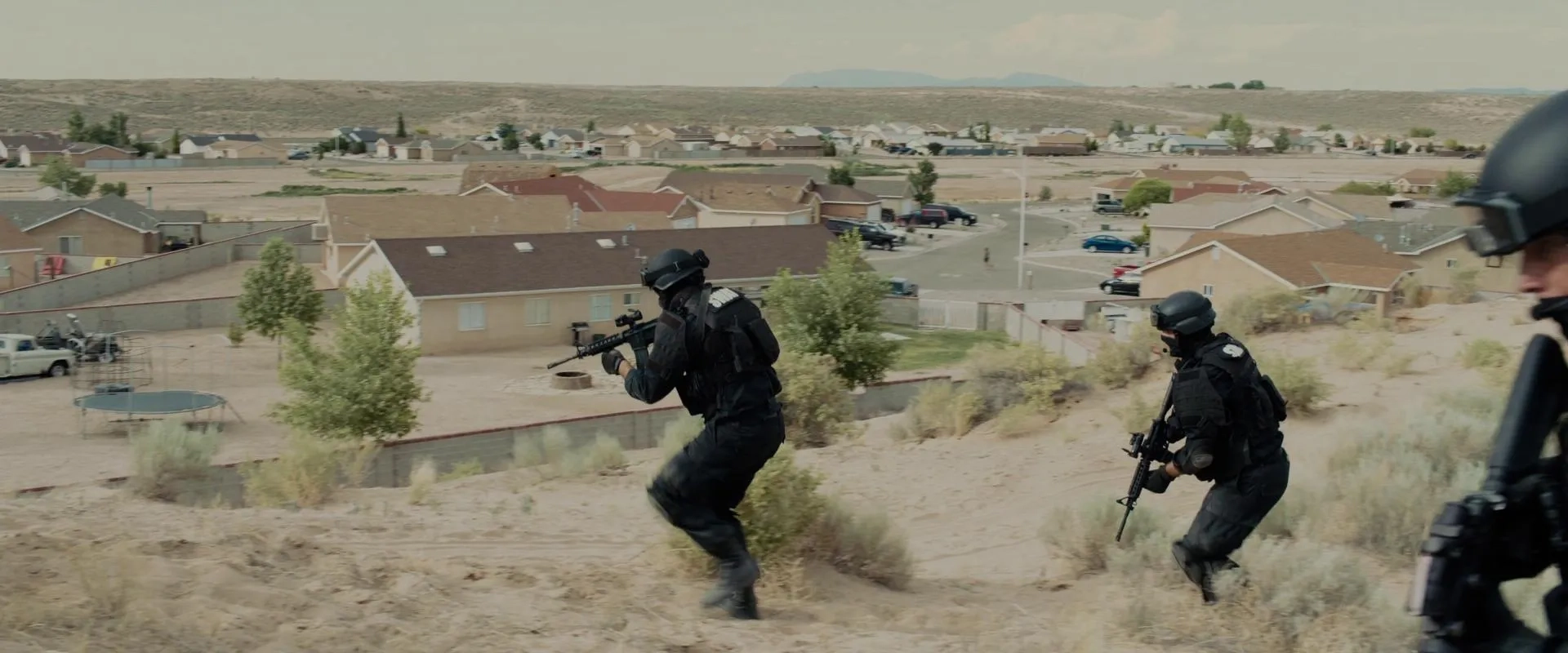 Emily Blunt and Daniel Kaluuya in Sicario (2015)