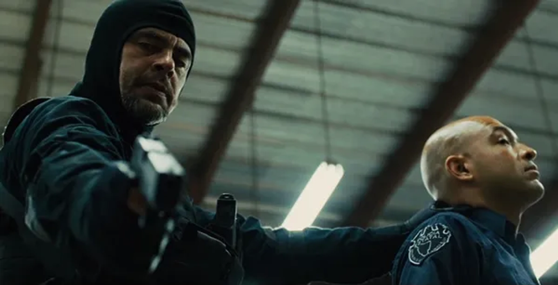 Benicio Del Toro and Maximiliano Hernández in Sicario (2015)