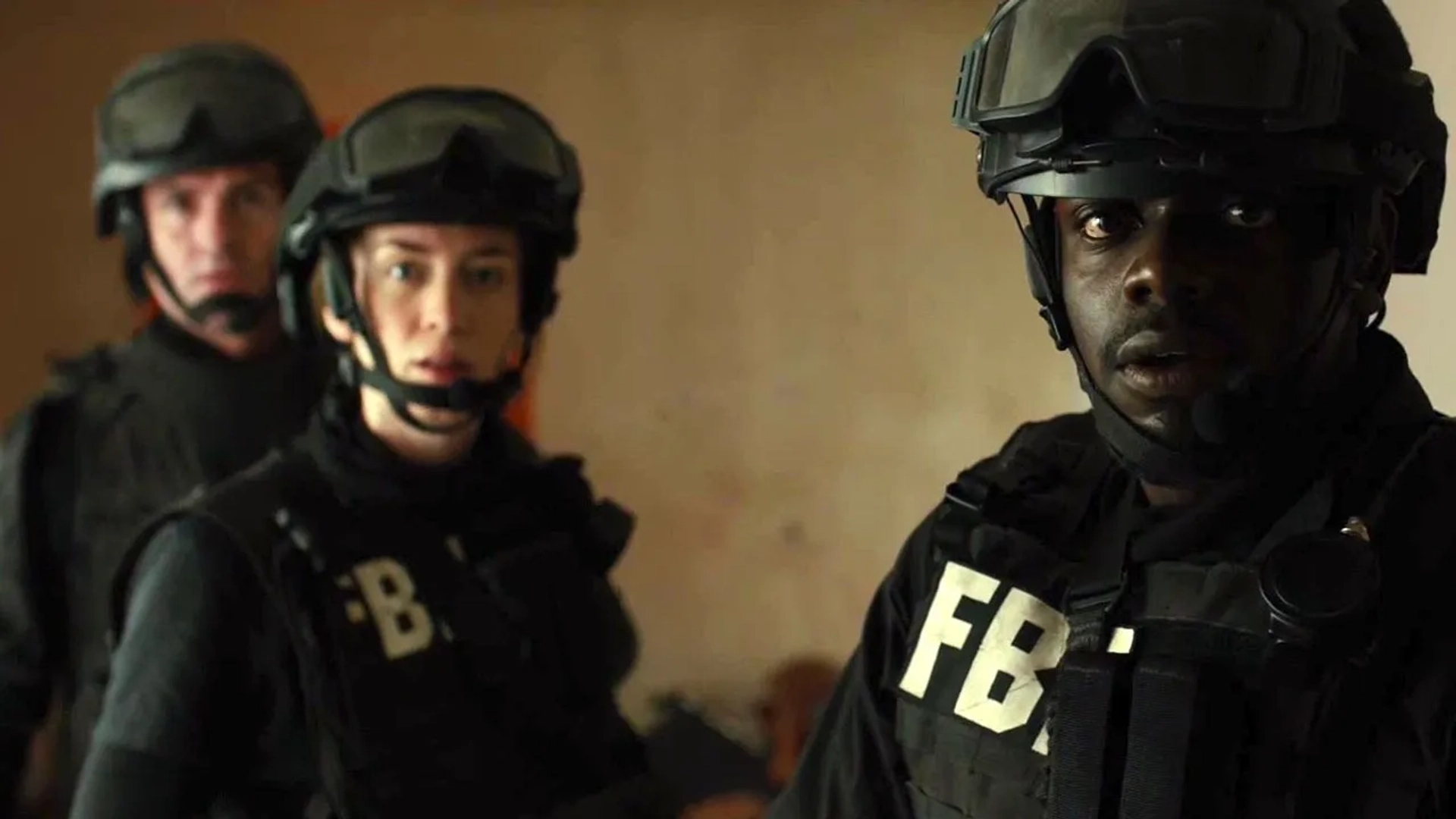 Emily Blunt and Daniel Kaluuya in Sicario (2015)