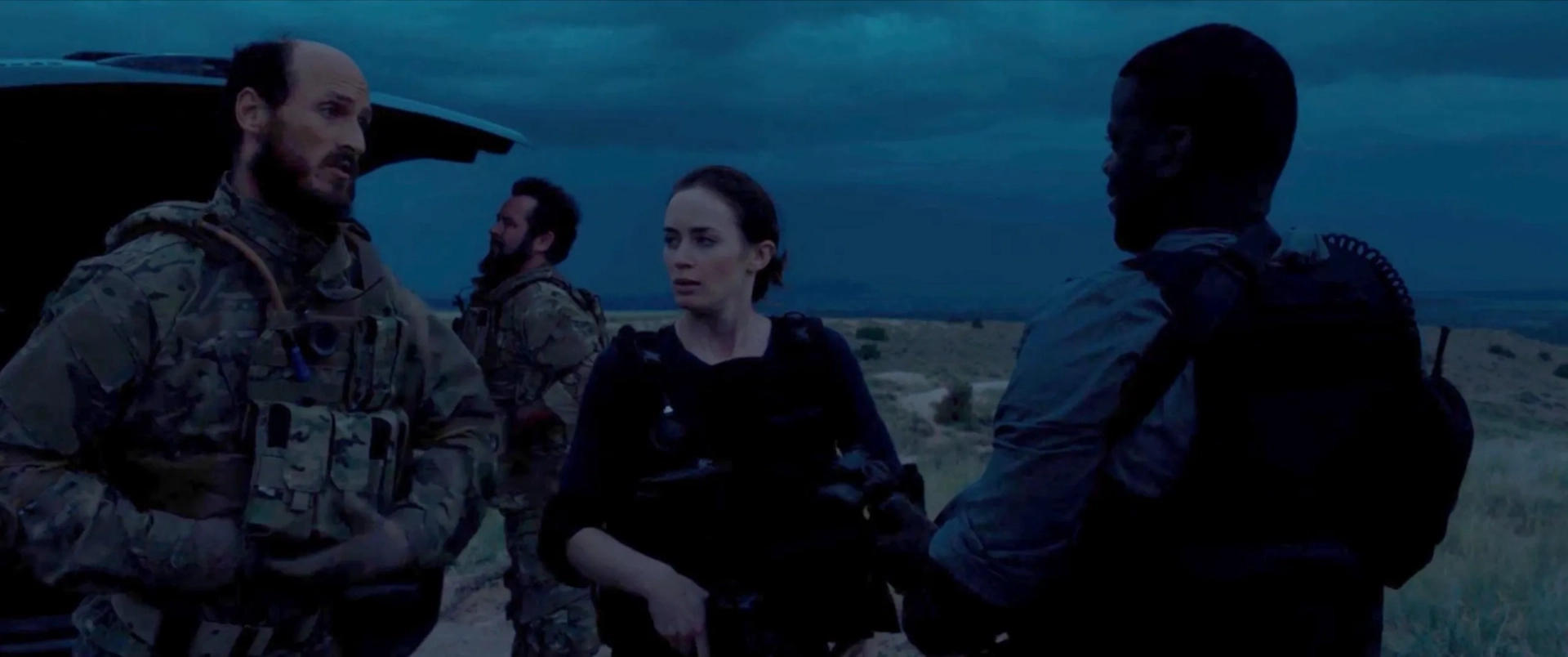 Still of Dylan Kenin, Emily Blunt, and Daniel Kaluuya in Sicario