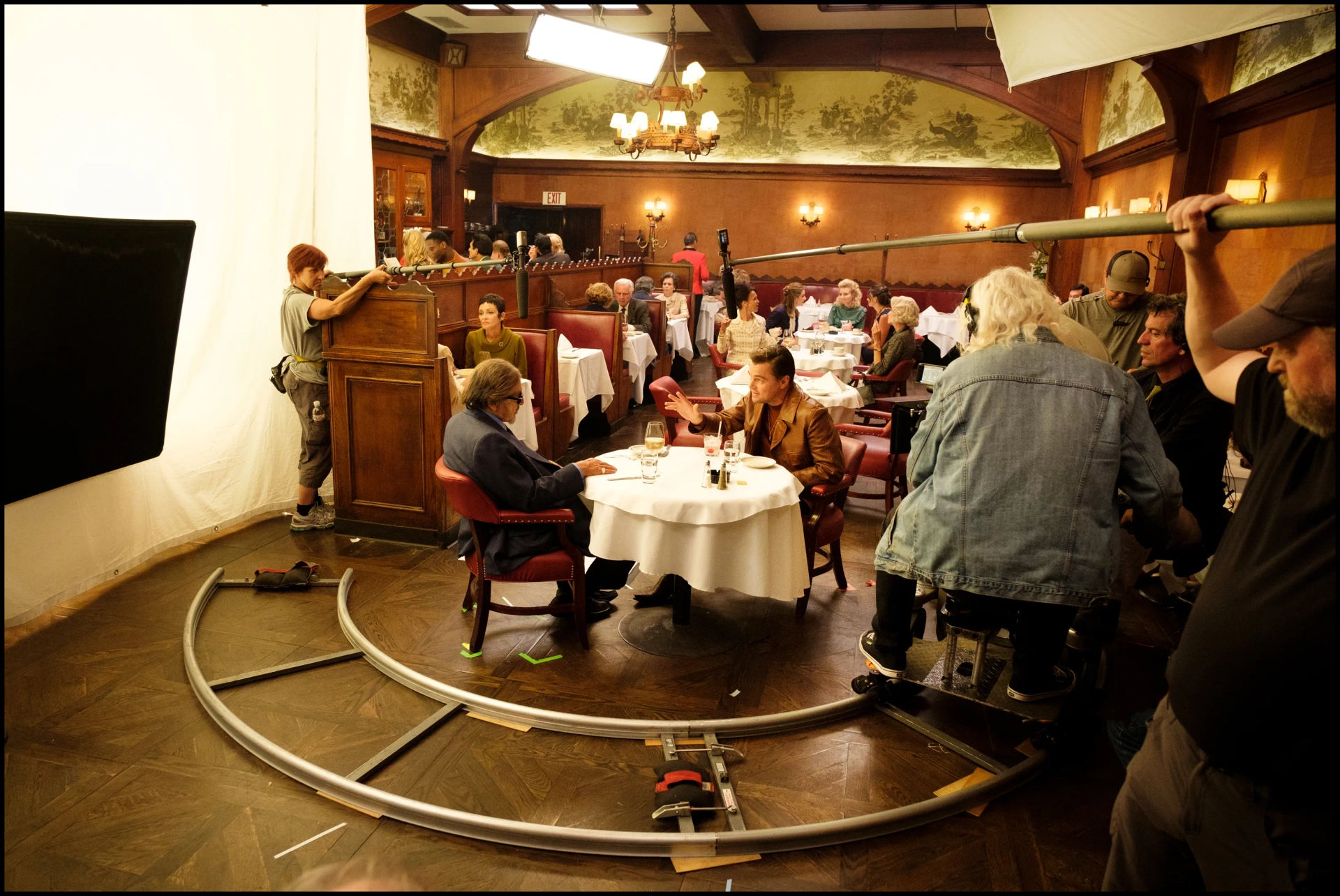 Leonardo DiCaprio, Al Pacino, Tom Hartig, Patrushkha Mierzwa, and Robert Richardson in Once Upon a Time in Hollywood (2019)