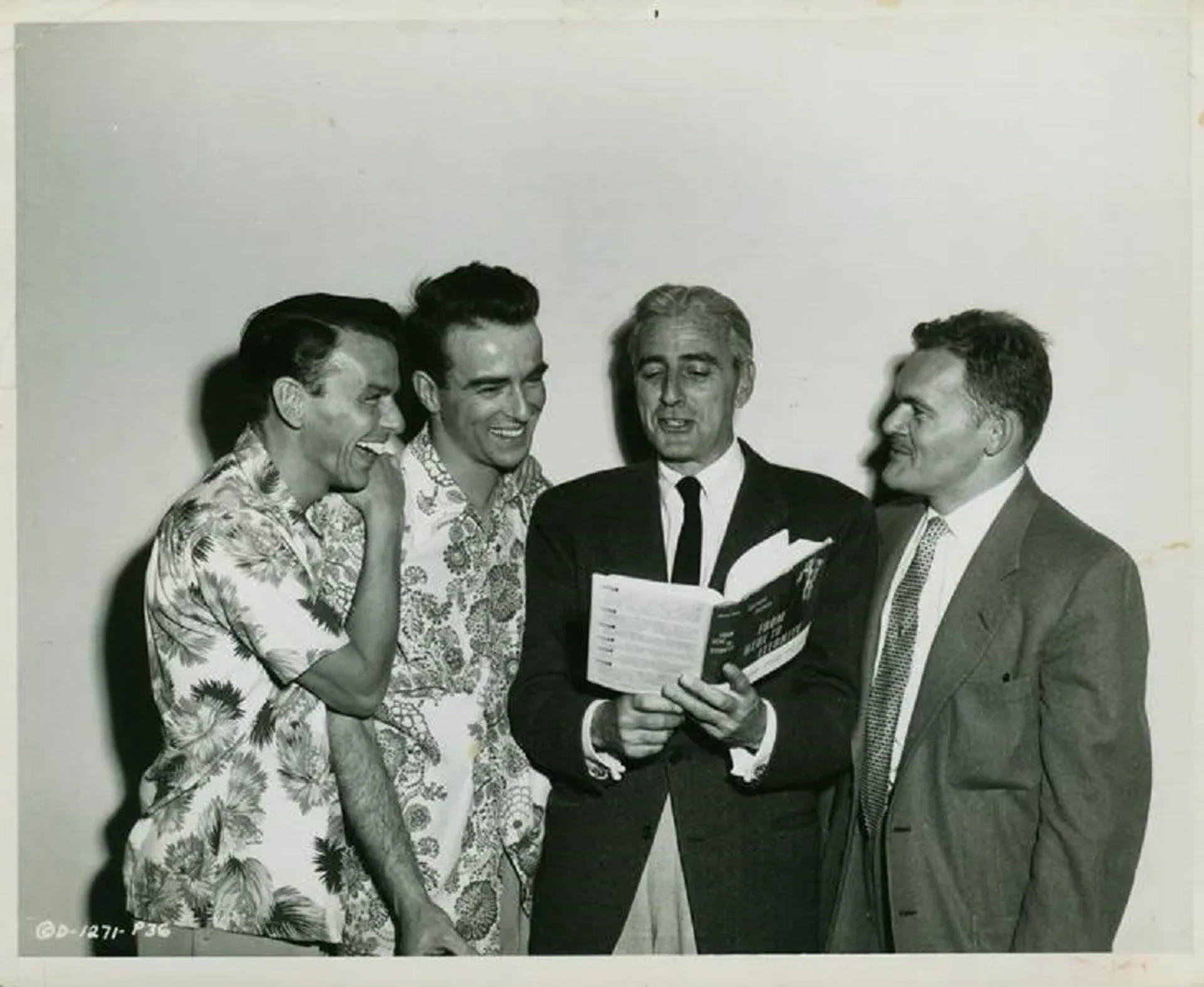 Frank Sinatra, Montgomery Clift, Fred Zinnemann, and James Jones in From Here to Eternity (1953)