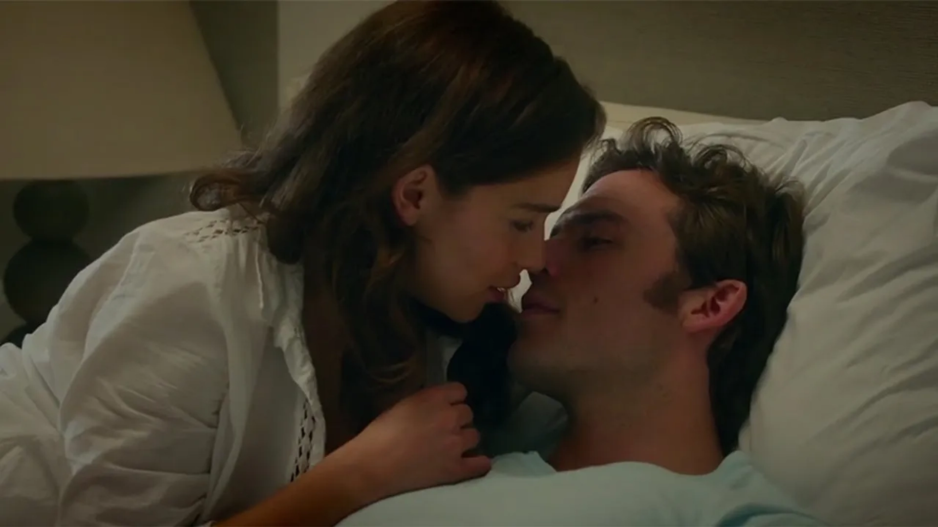 Sam Claflin and Emilia Clarke in Me Before You (2016)