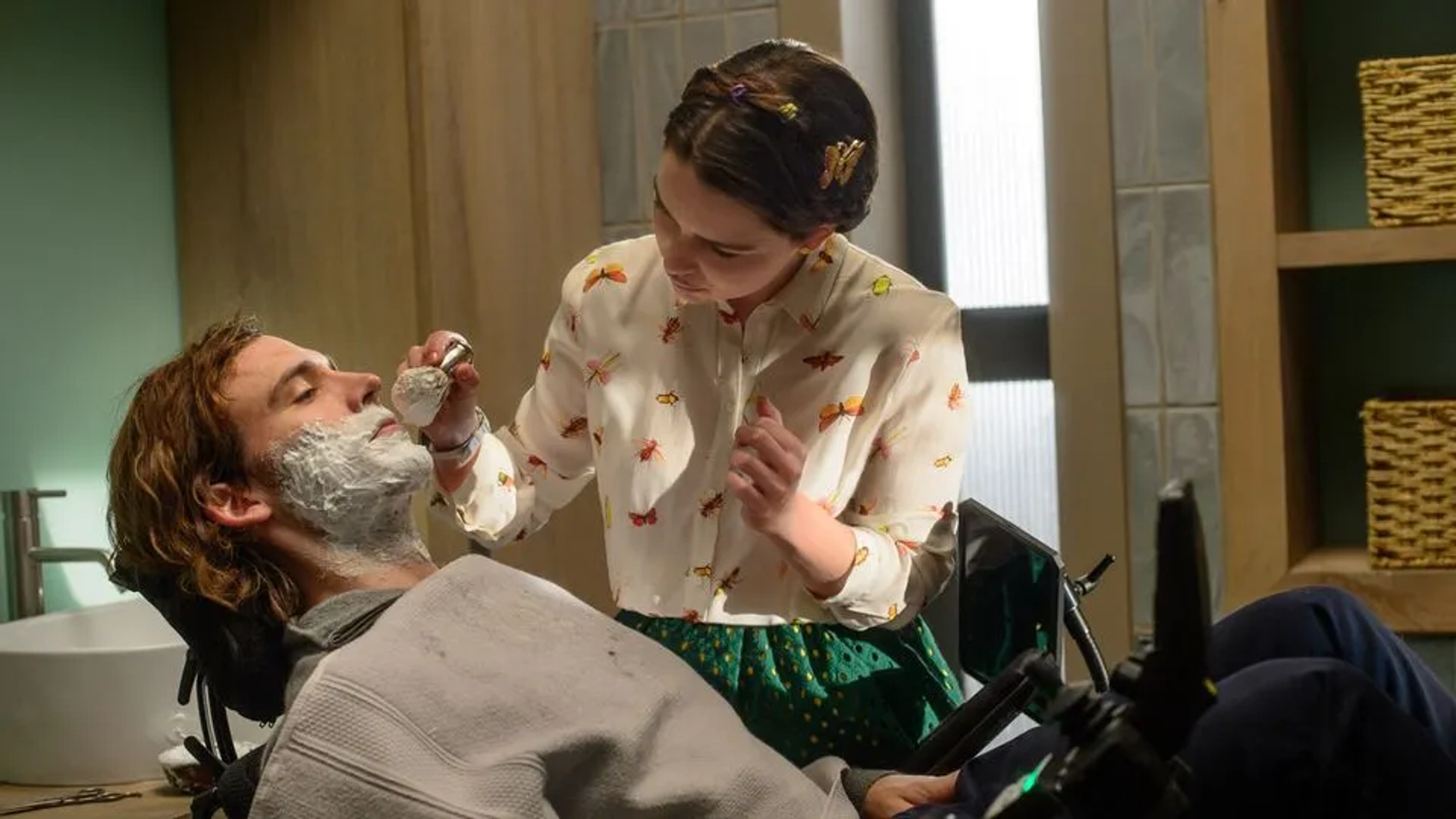 Sam Claflin and Emilia Clarke in Me Before You (2016)
