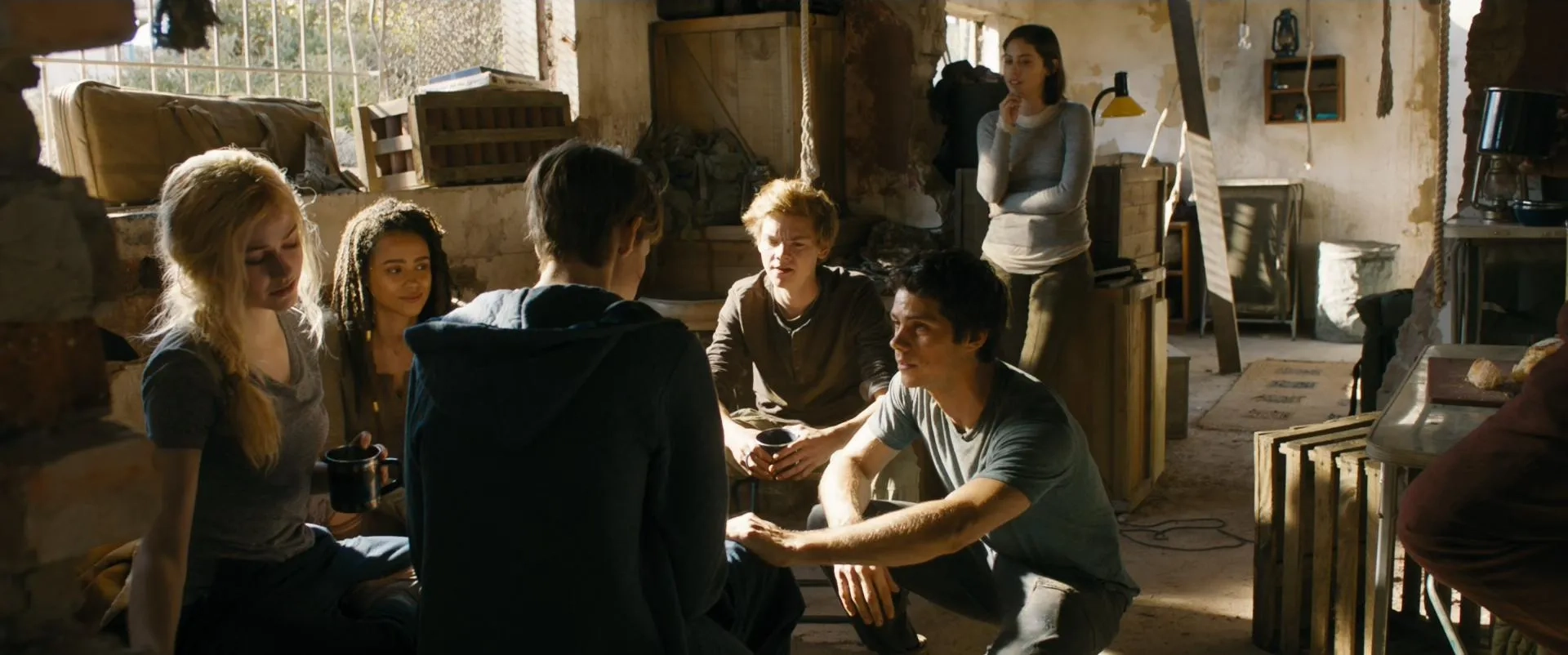 Thomas Brodie-Sangster, Nathalie Emmanuel, Katherine McNamara, Dylan O'Brien, Rosa Salazar, and Jacob Lofland in Maze Runner: The Death Cure (2018)