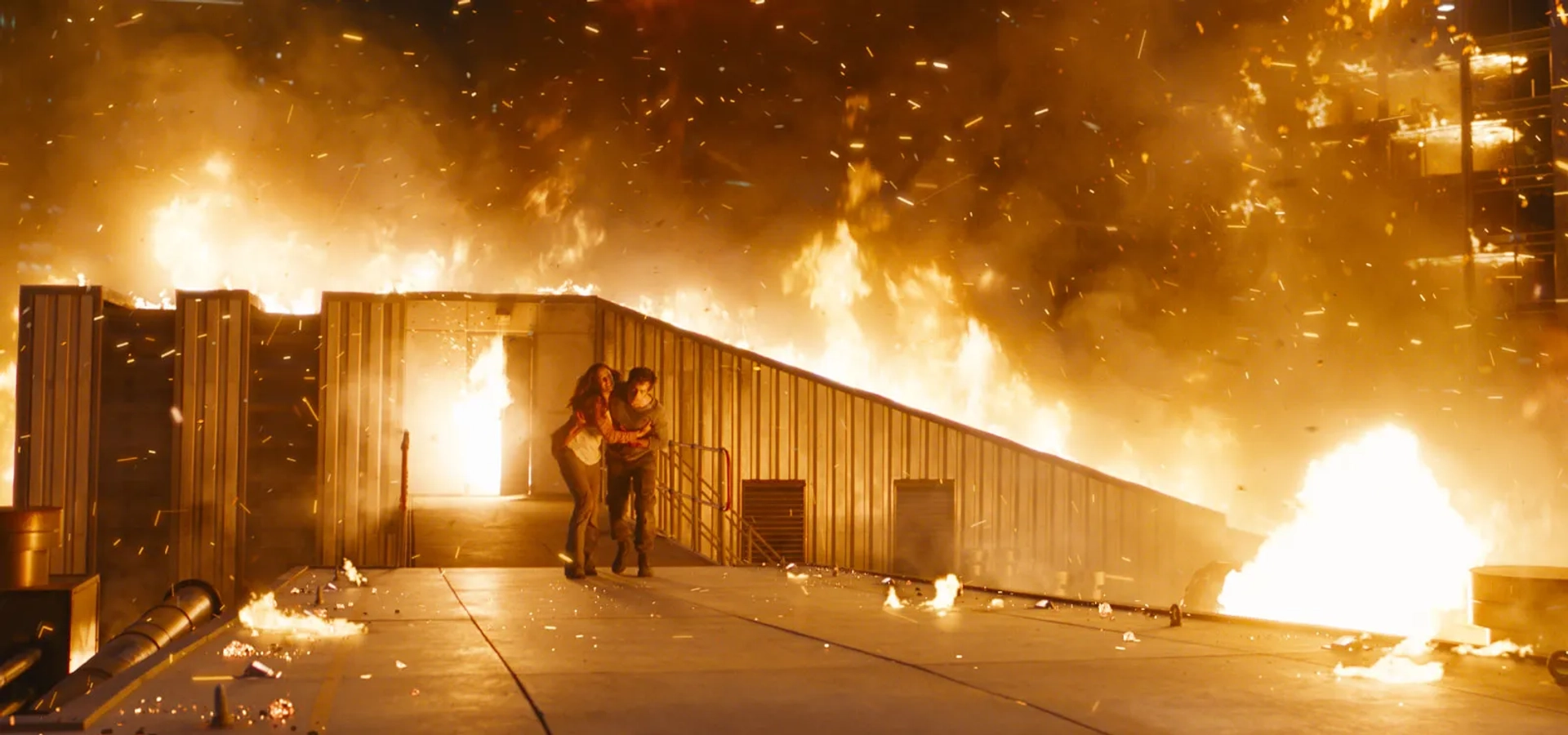 Kaya Scodelario and Dylan O'Brien in Maze Runner: The Death Cure (2018)