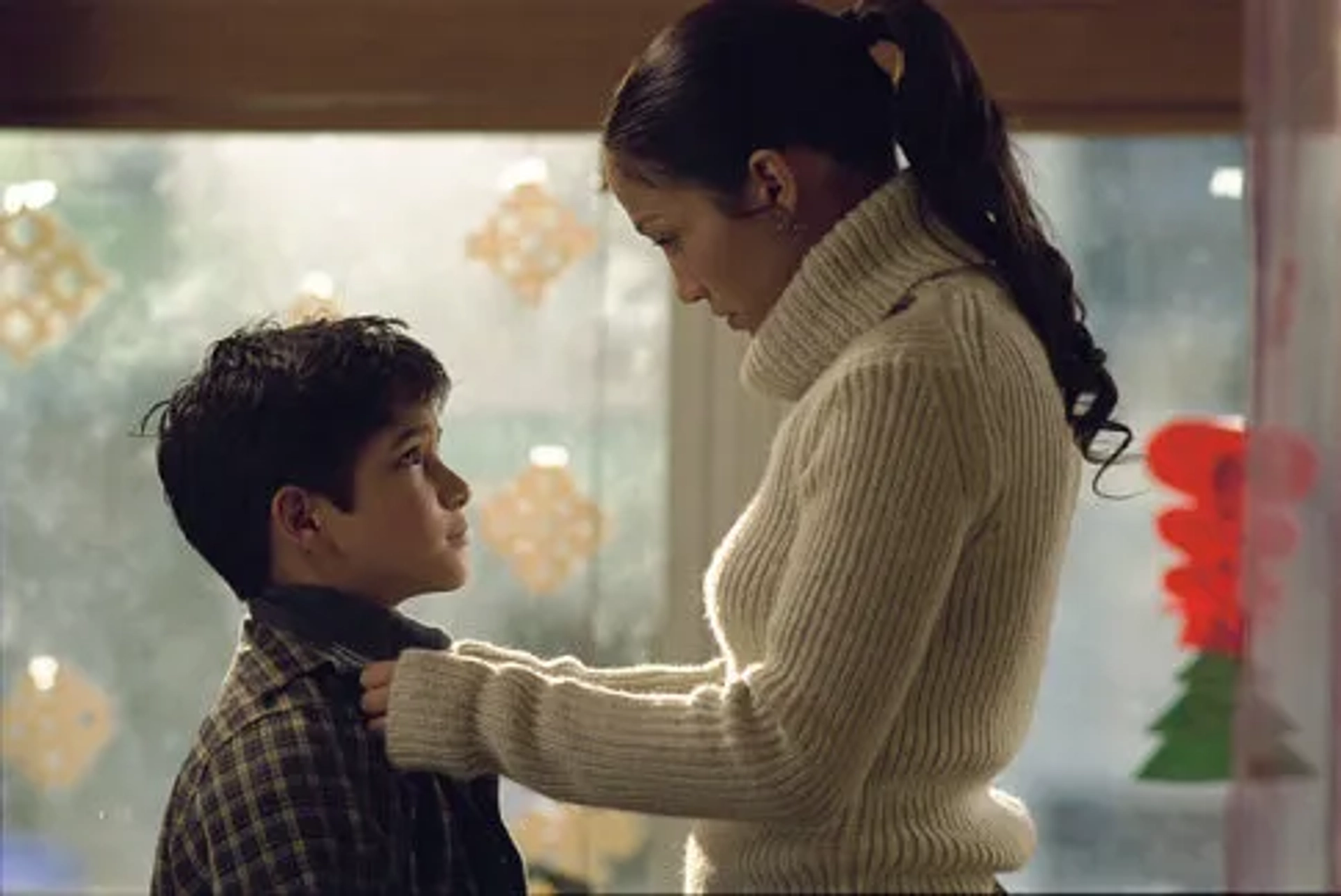 Jennifer Lopez and Tyler Posey in Maid in Manhattan (2002)