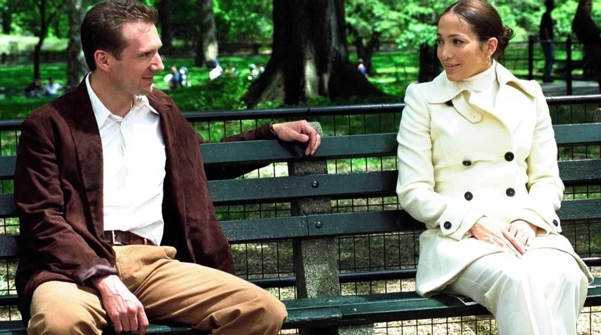 Ralph Fiennes and Jennifer Lopez in Maid in Manhattan (2002)