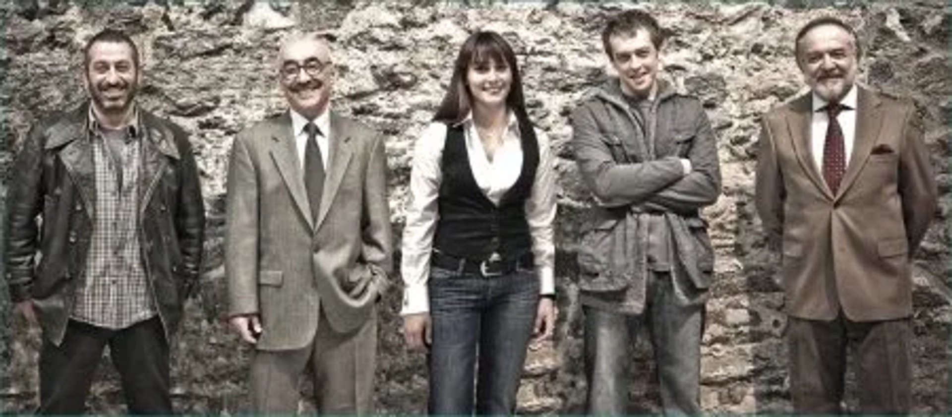 Sener Sen, Cem Yilmaz, Çetin Tekindor, Okan Yalabik, and Melisa Sözen in Hunting Season (2010)