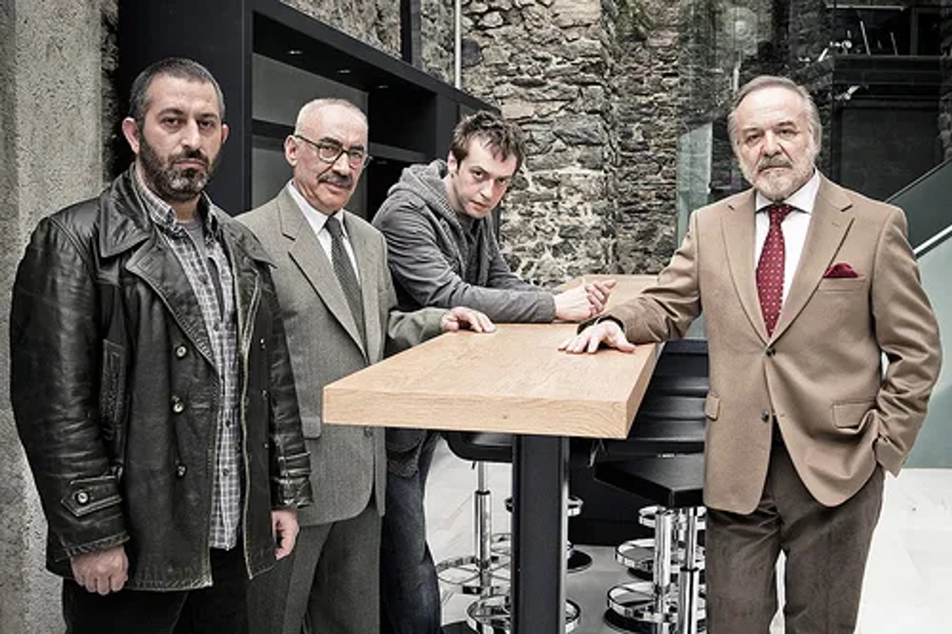 Sener Sen, Cem Yilmaz, Çetin Tekindor, and Okan Yalabik in Hunting Season (2010)