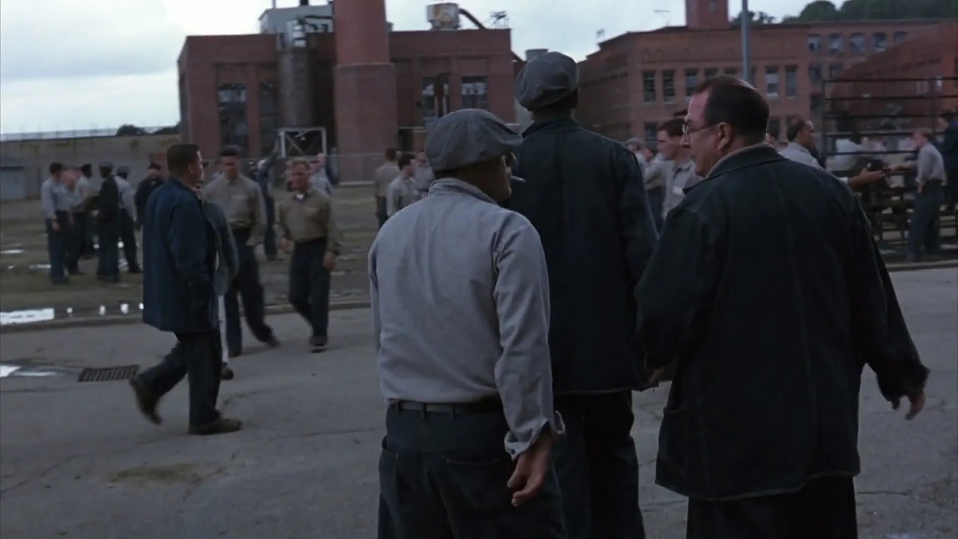 Larry Brandenburg and David Proval in The Shawshank Redemption (1994)