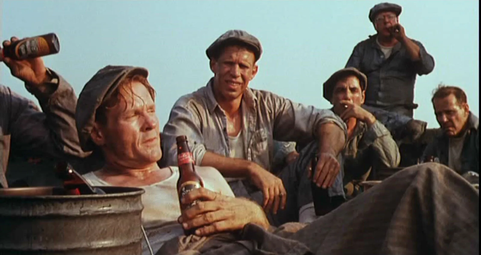 William Sadler, Larry Brandenburg, Brian Libby, David Proval, and Joseph Ragno in The Shawshank Redemption (1994)