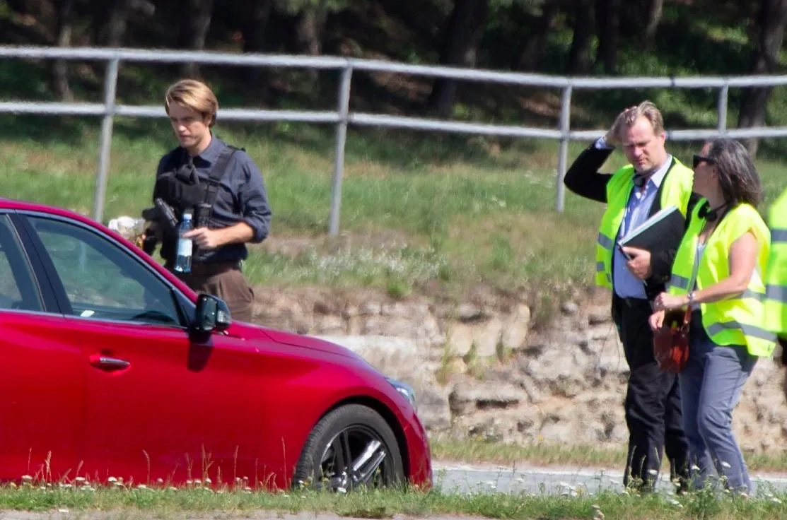 Christopher Nolan and Robert Pattinson in Tenet (2020)