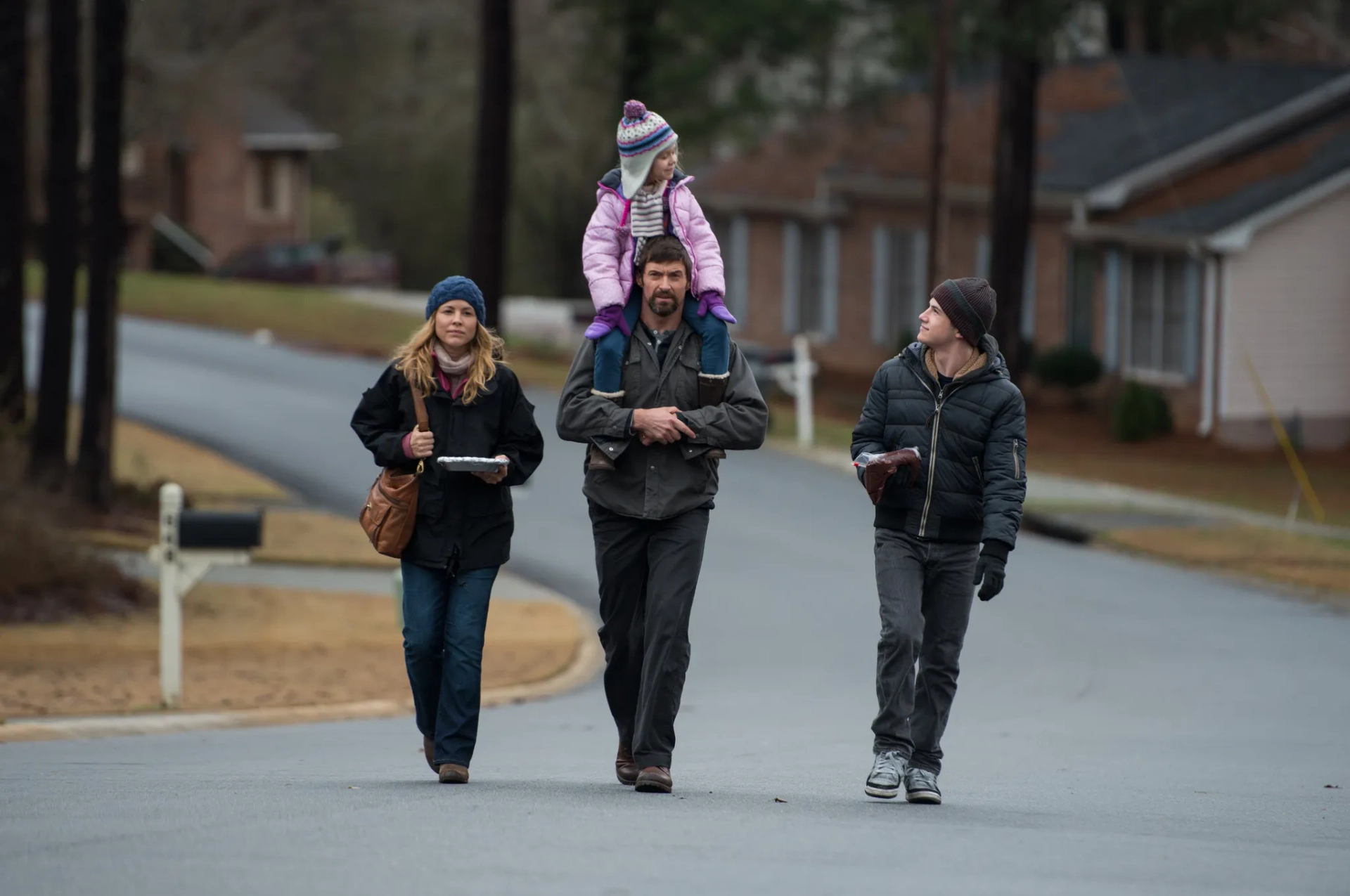 Maria Bello, Hugh Jackman, Dylan Minnette, and Erin Gerasimovich in Prisoners (2013)