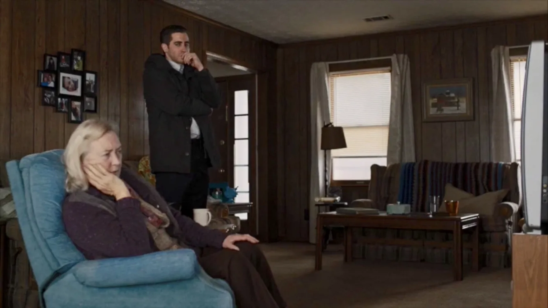 Jake Gyllenhaal and Sandra Ellis Lafferty in Prisoners (2013)