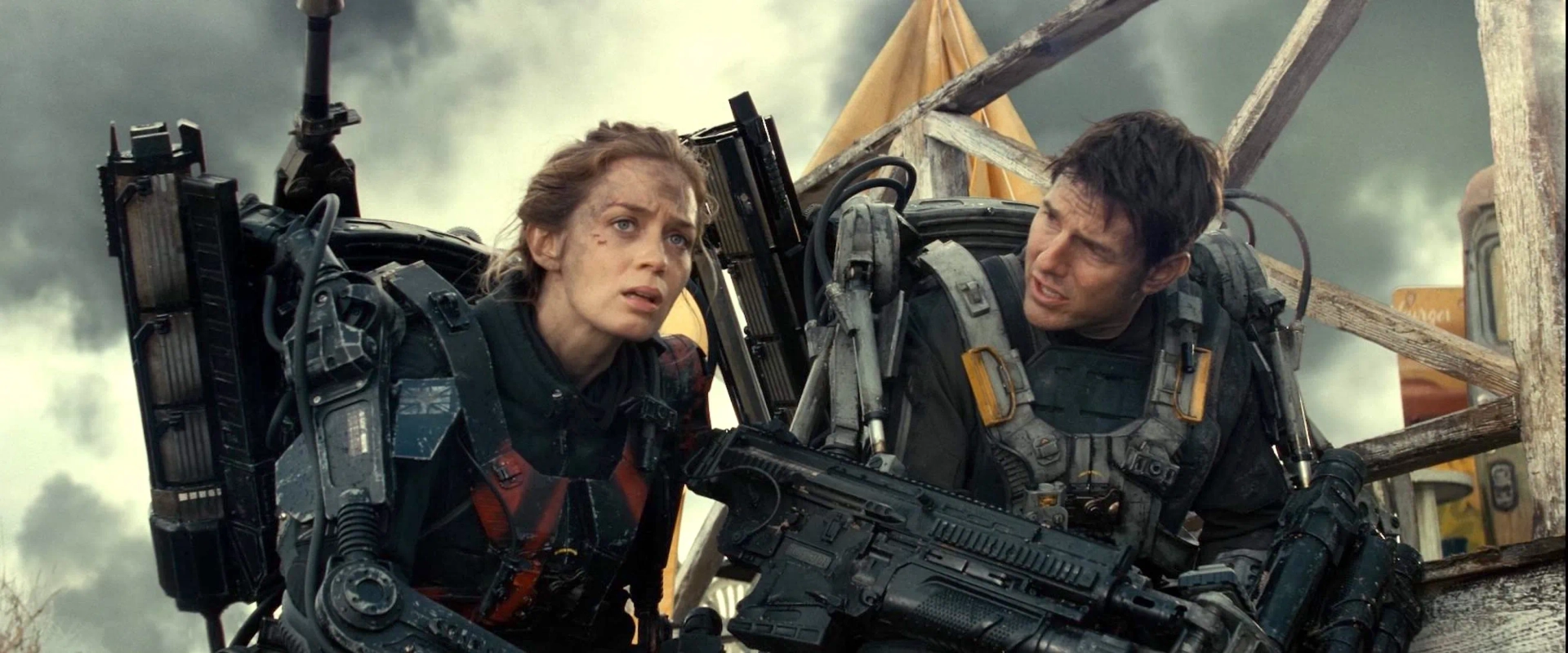 Tom Cruise and Emily Blunt in Edge of Tomorrow (2014)