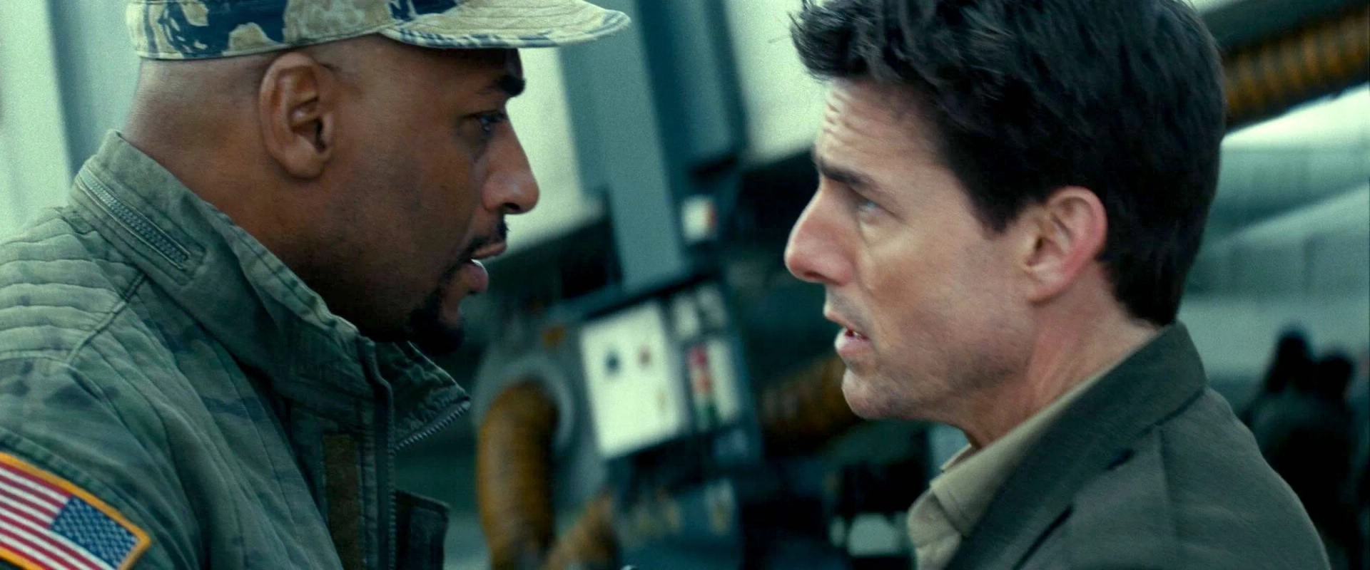 Tom Cruise and Terence Maynard in Edge of Tomorrow (2014)