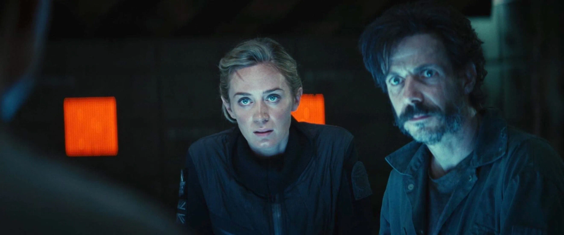 Noah Taylor and Emily Blunt in Edge of Tomorrow (2014)