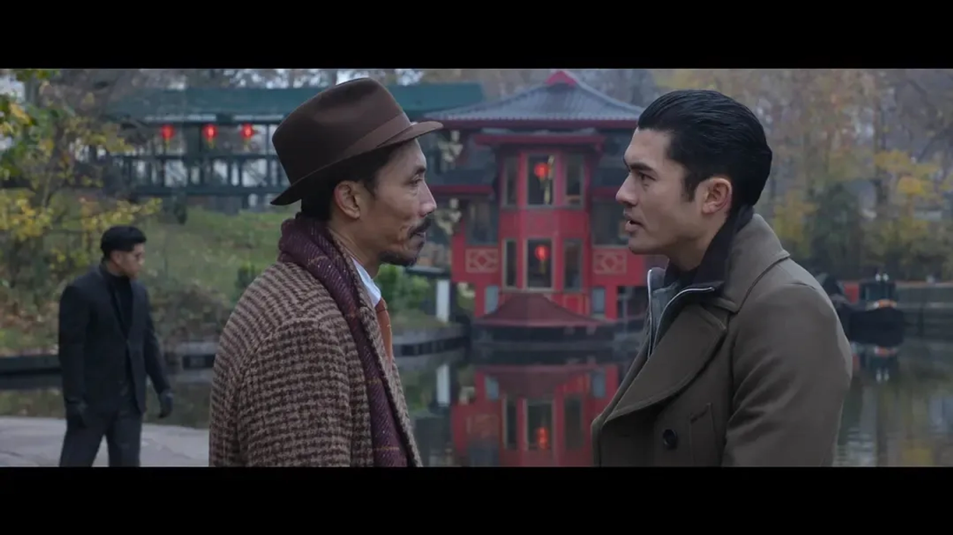 Tom Wu and Henry Golding in The Gentlemen (2019)