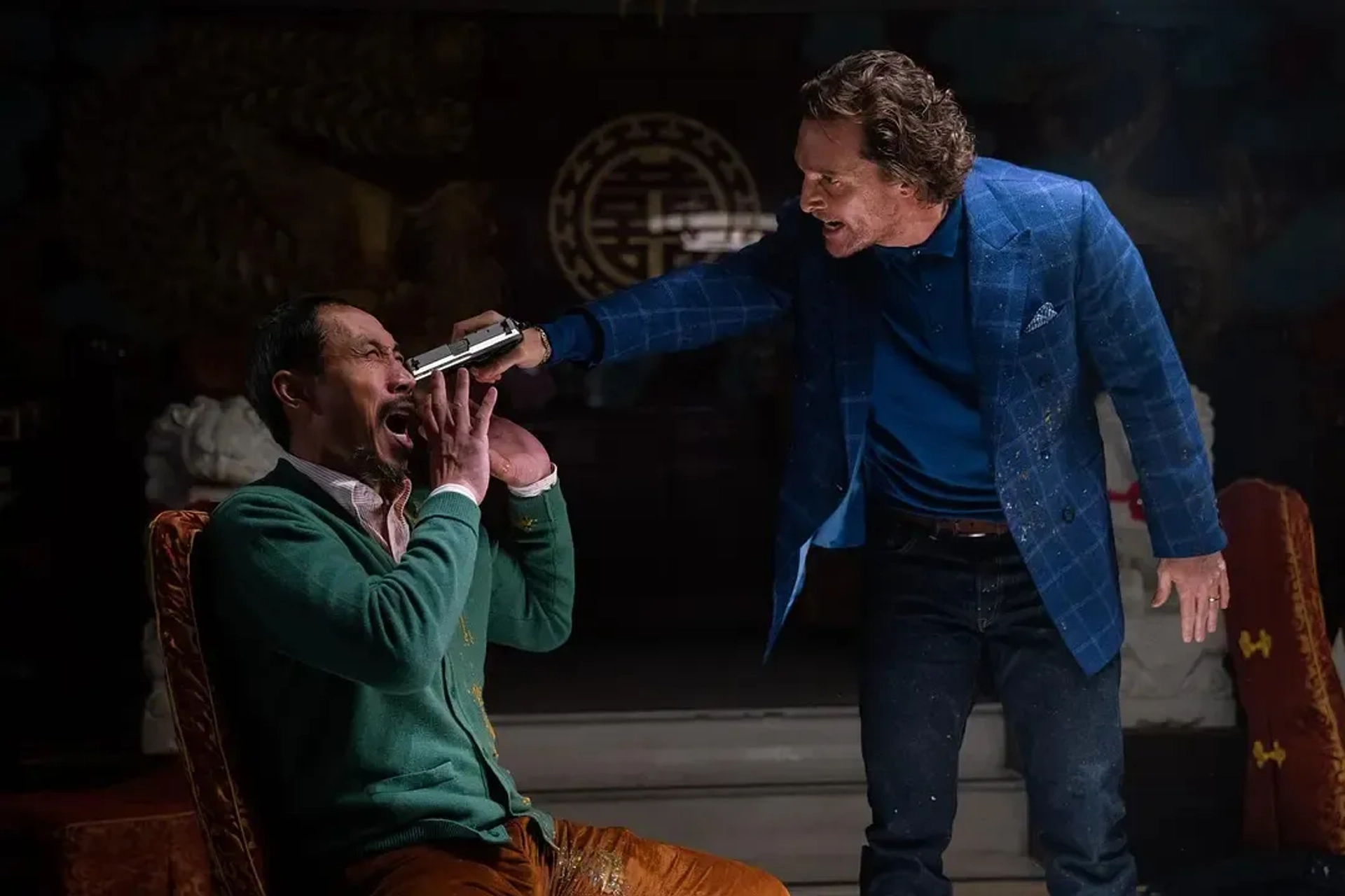 Matthew McConaughey and Tom Wu in The Gentlemen (2019)