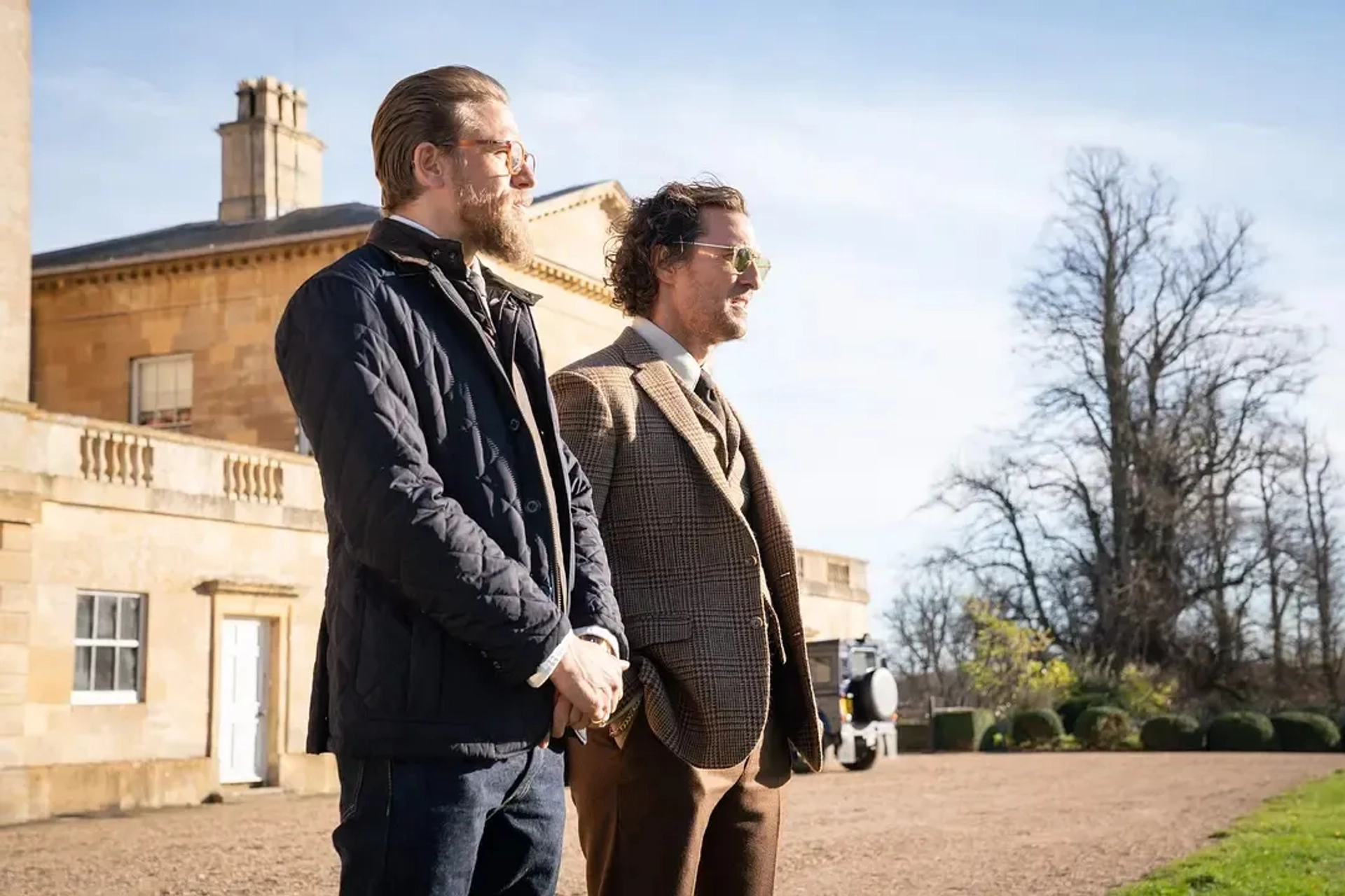 Matthew McConaughey and Charlie Hunnam in The Gentlemen (2019)