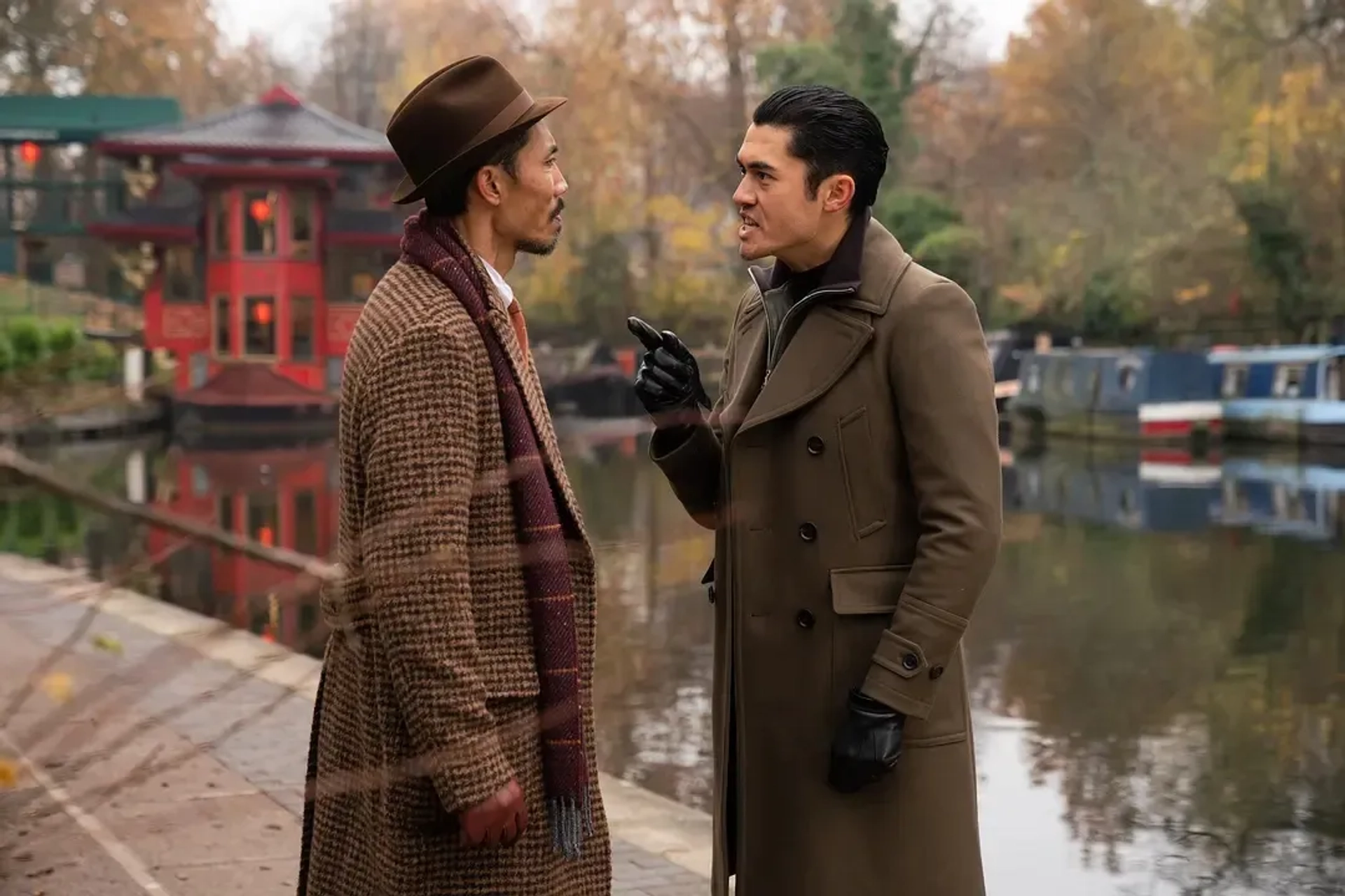 Tom Wu and Henry Golding in The Gentlemen (2019)