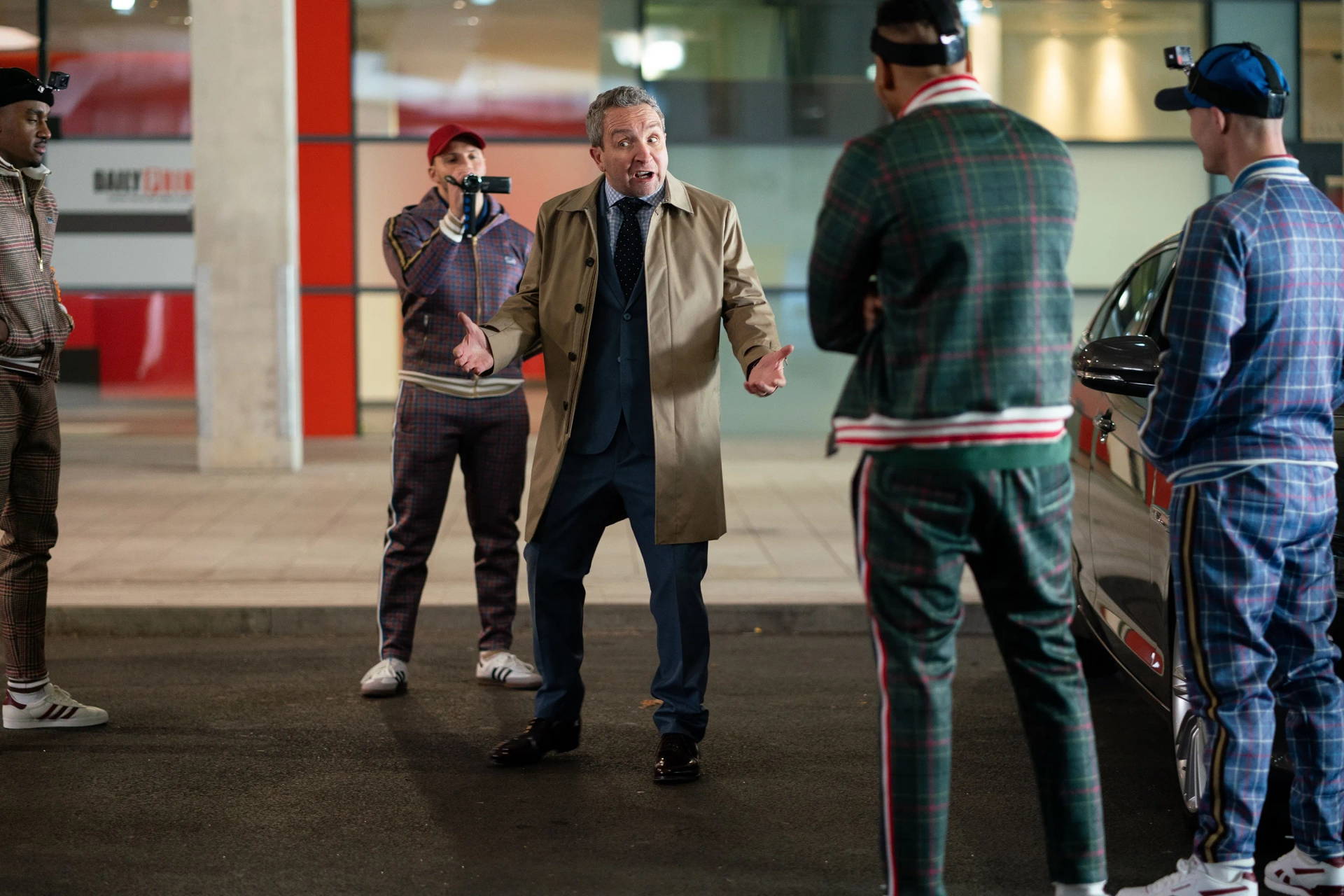 Eddie Marsan, James Warren, and Sean Sagar in The Gentlemen (2019)