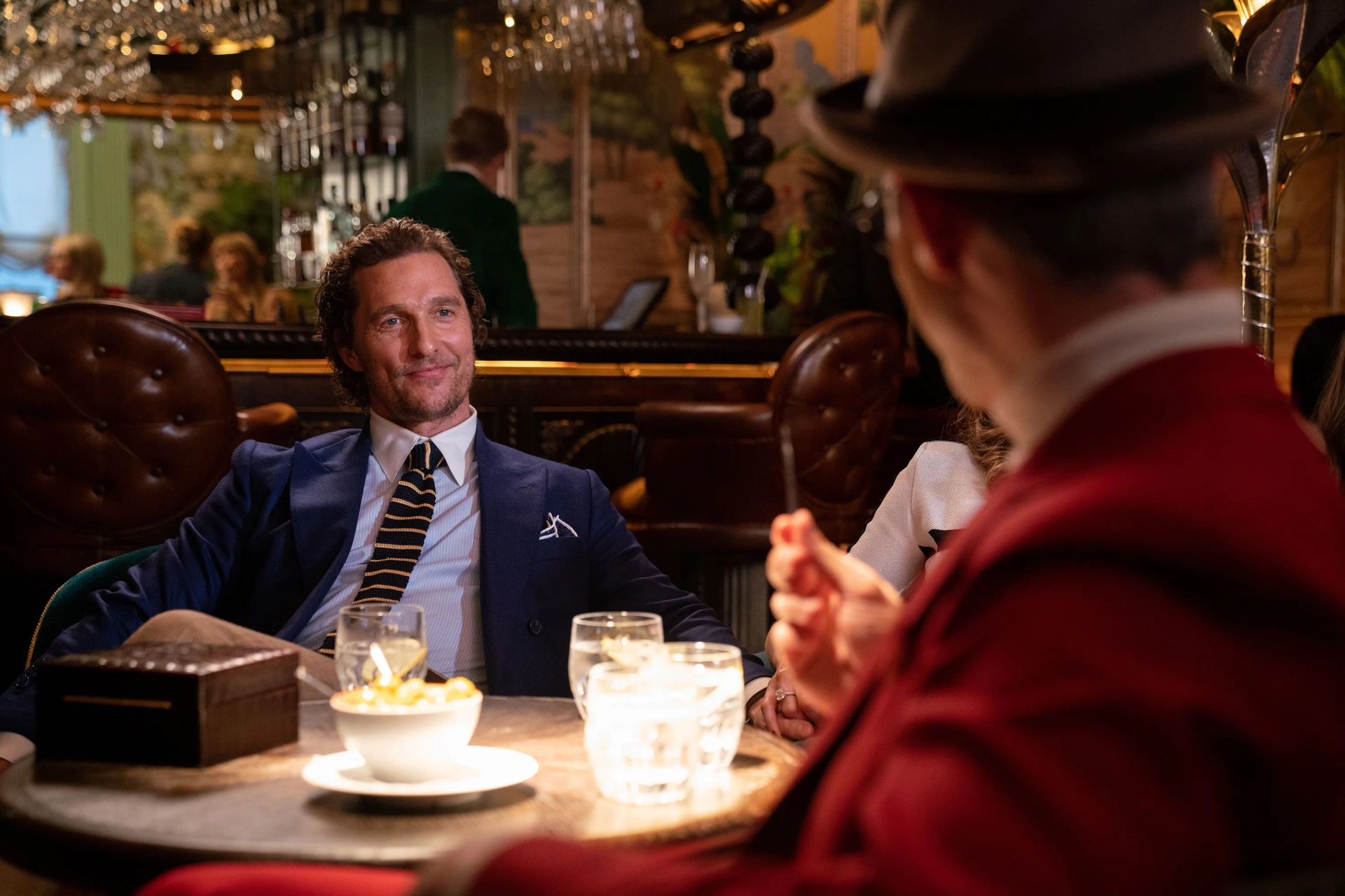 Matthew McConaughey, Jeremy Strong, and Michelle Dockery in The Gentlemen (2019)