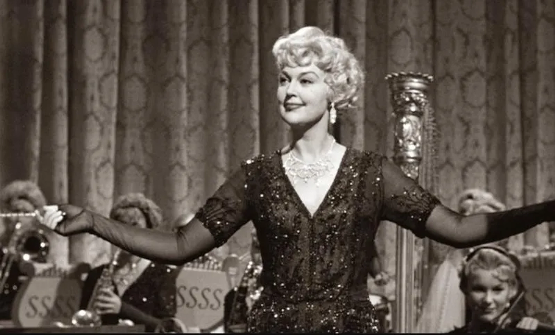 Joan Shawlee in Some Like It Hot (1959)