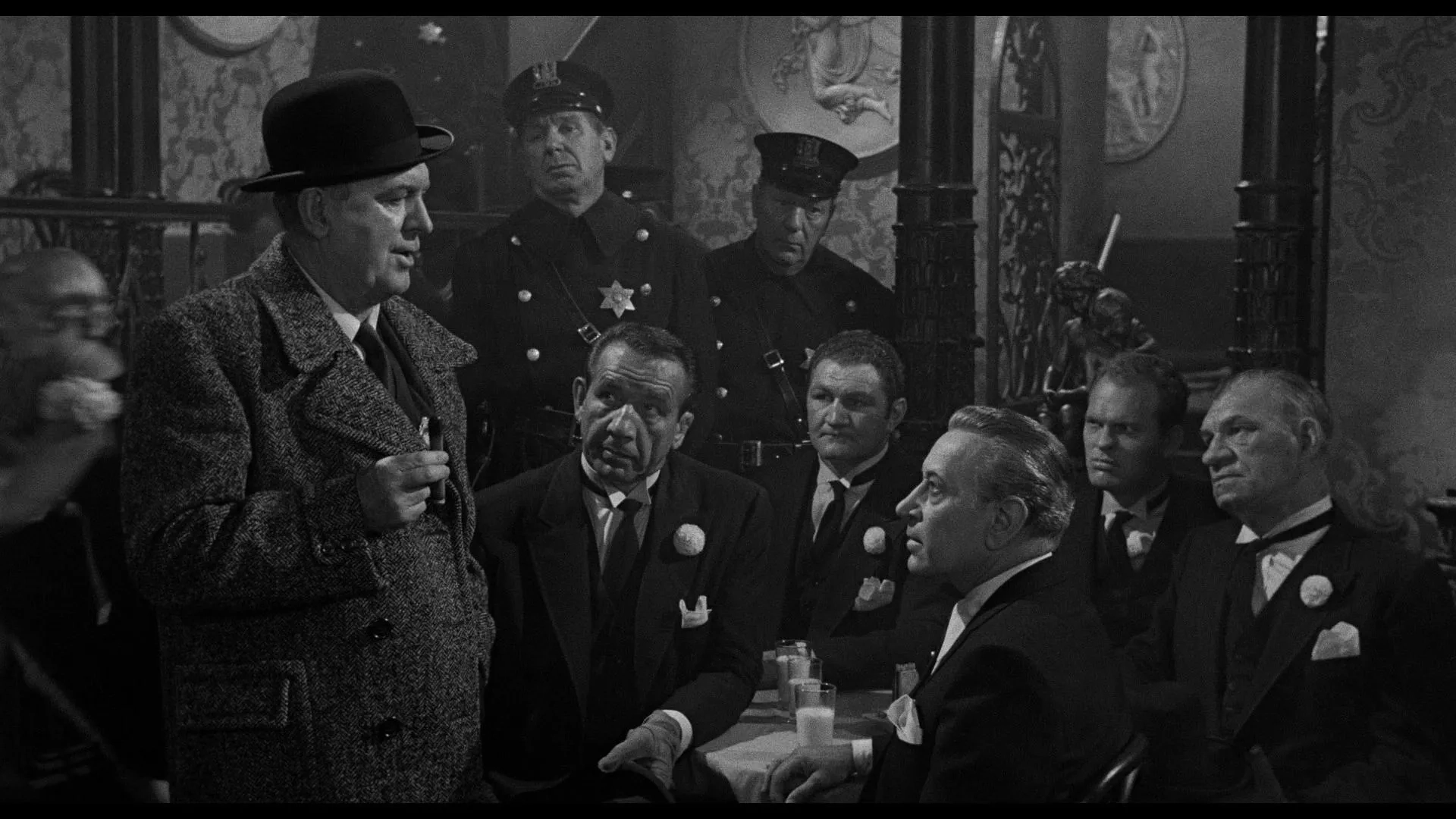 Pat O'Brien, Pat Comiskey, Mike Mazurki, Tipp McClure, George Raft, and Harry Wilson in Some Like It Hot (1959)