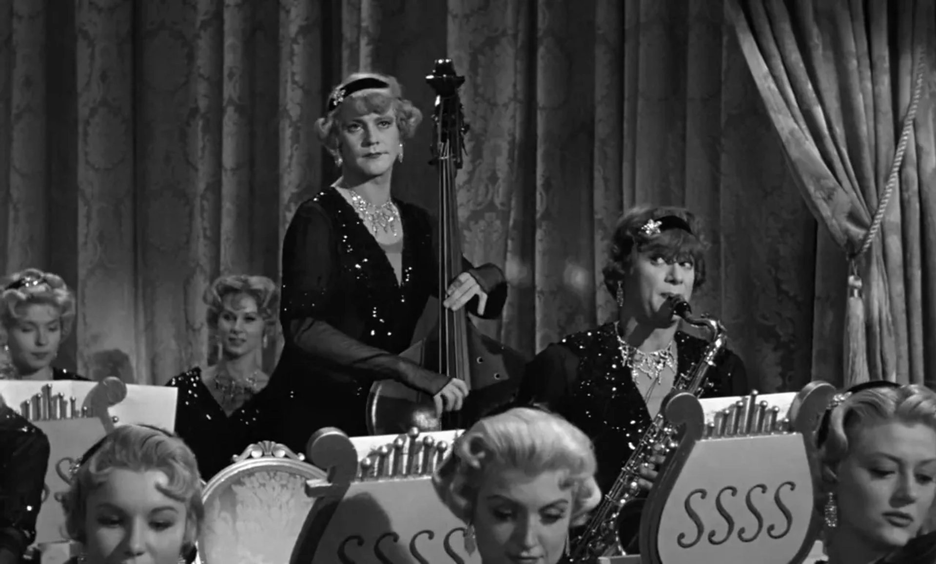 Tony Curtis, Jack Lemmon, Joan Fields, Mary Foley, Joan Shawlee, Grace Lee Whitney, and Colleen O'Sullivan in Some Like It Hot (1959)