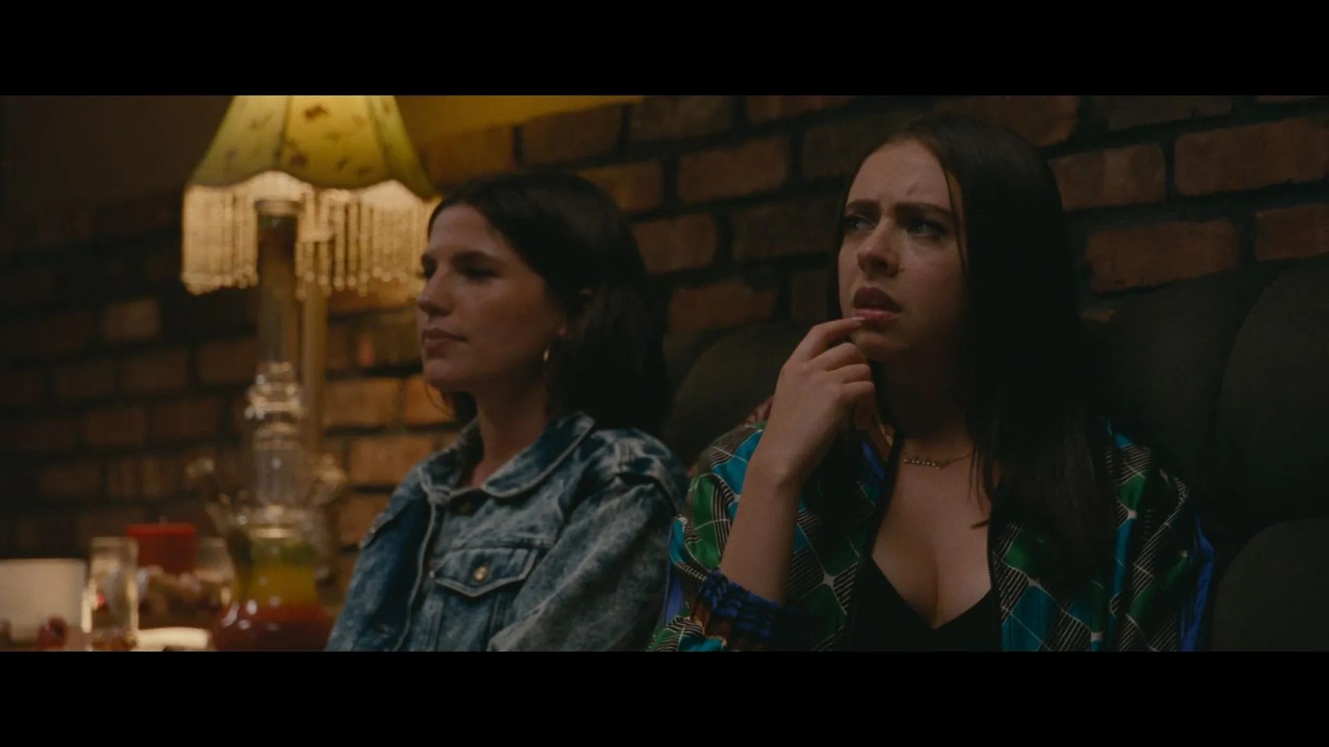 Bel Powley and Carly Aquilino in The King of Staten Island (2020)