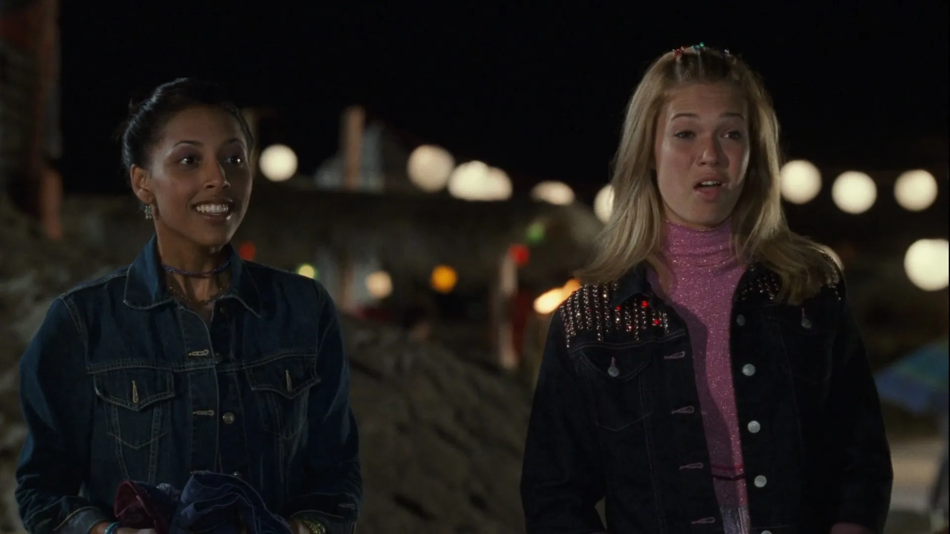 Mandy Moore and Bianca Lopez in The Princess Diaries (2001)