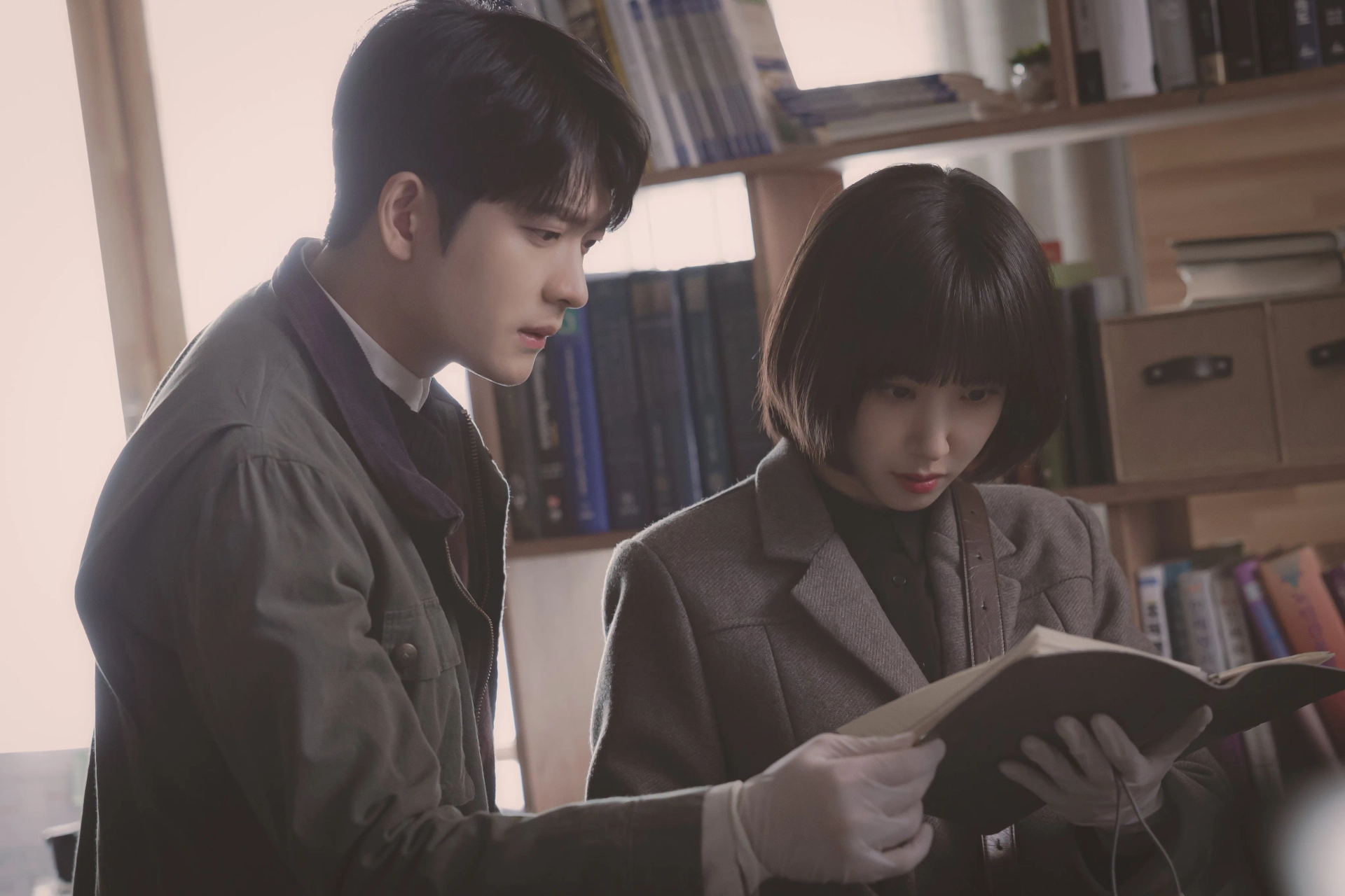 Park Eun-bin and Kang Tae-oh in Extraordinary Attorney Woo (2022)